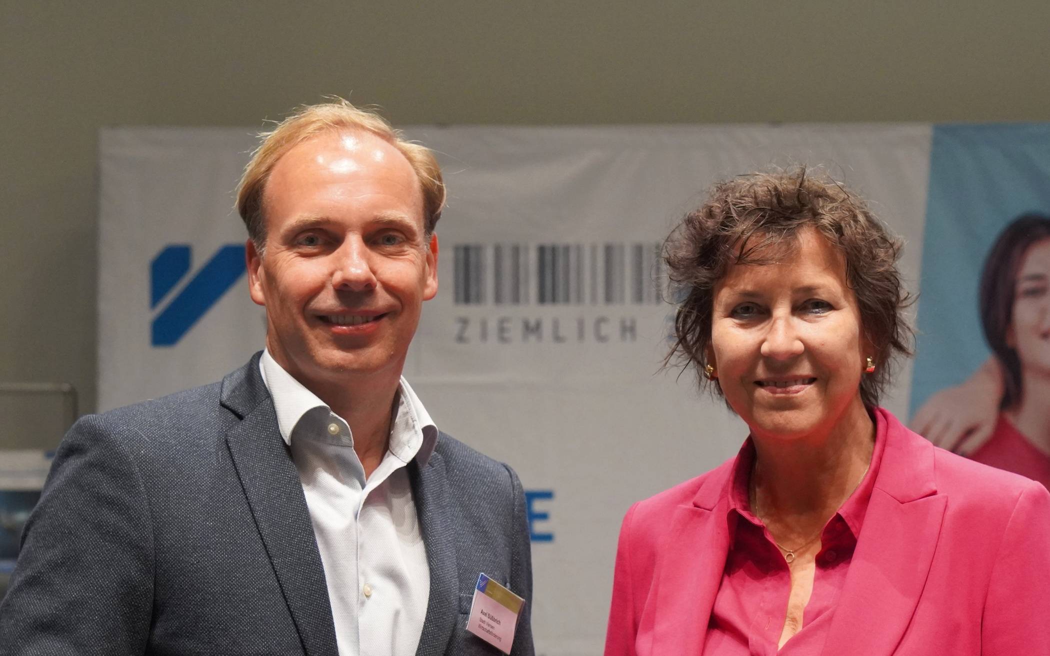 Axel Süßbrich und Bürgermeisterin Sabine Anemüller.