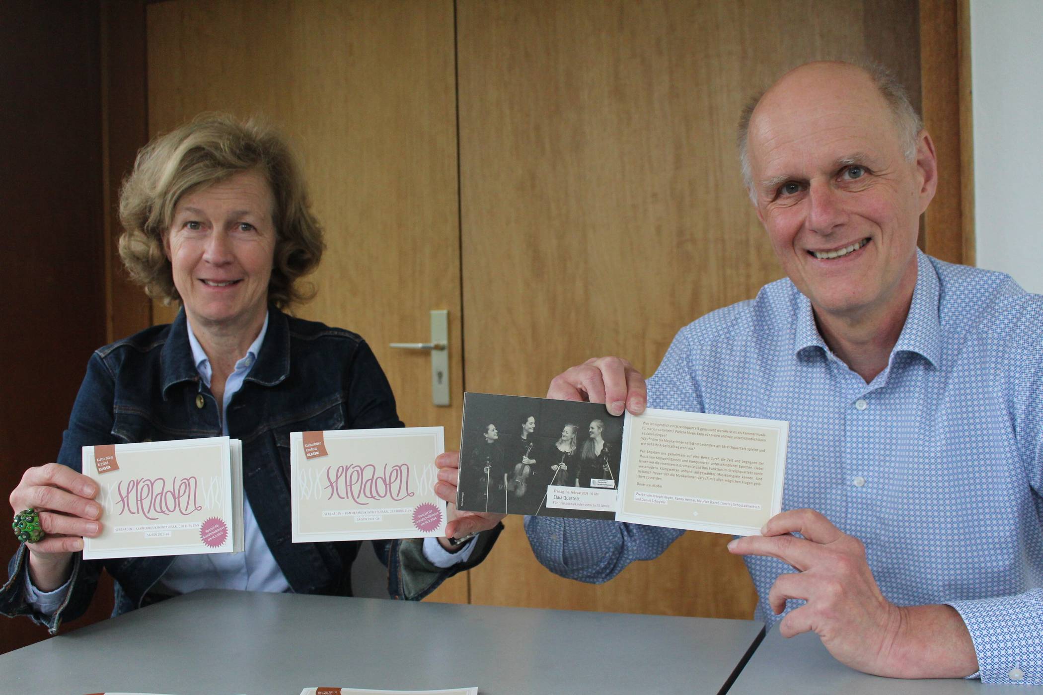  Empfehlen das neue Jahresprogramm: Krefelds Kulturbeauftragte Dr. Gabriele König und Serenaden-Organisator Jürgen Eichendorf. Foto: Müller  