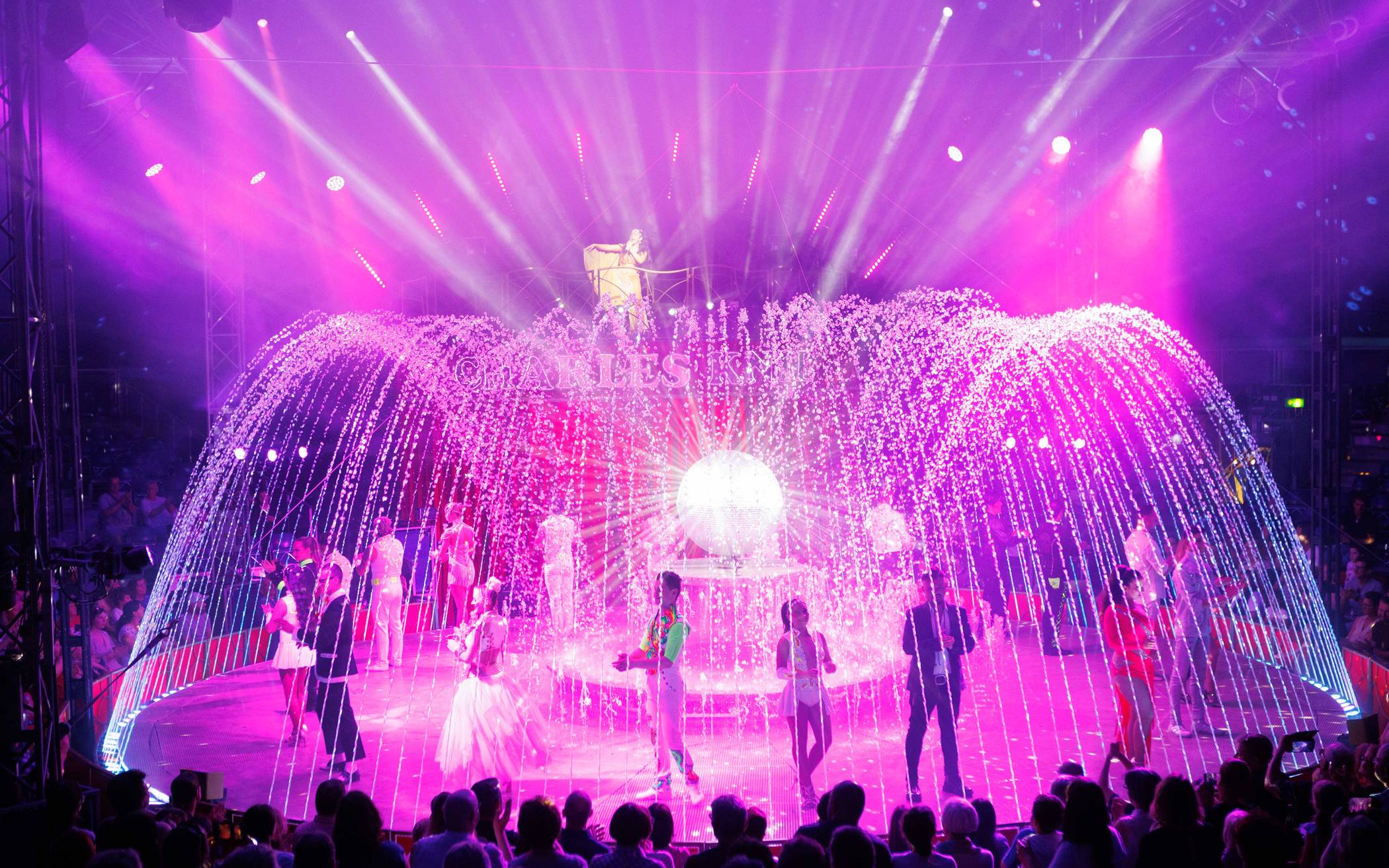 Zirkus Charles Knie begeistert mit Wasser-Show