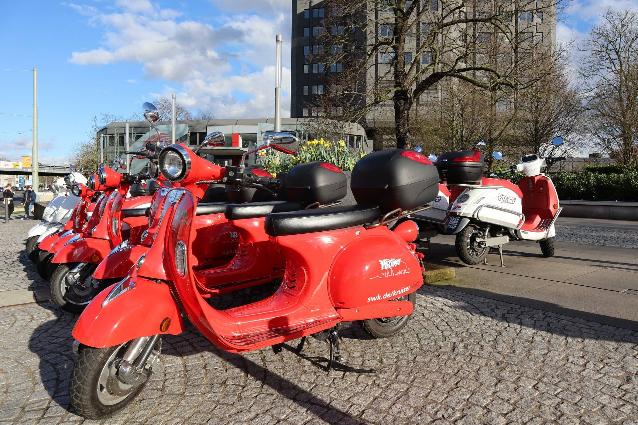 Stadtwerke müssen Betrieb einstellen: Kruiser: Mehr als 30 E-Roller zerstört