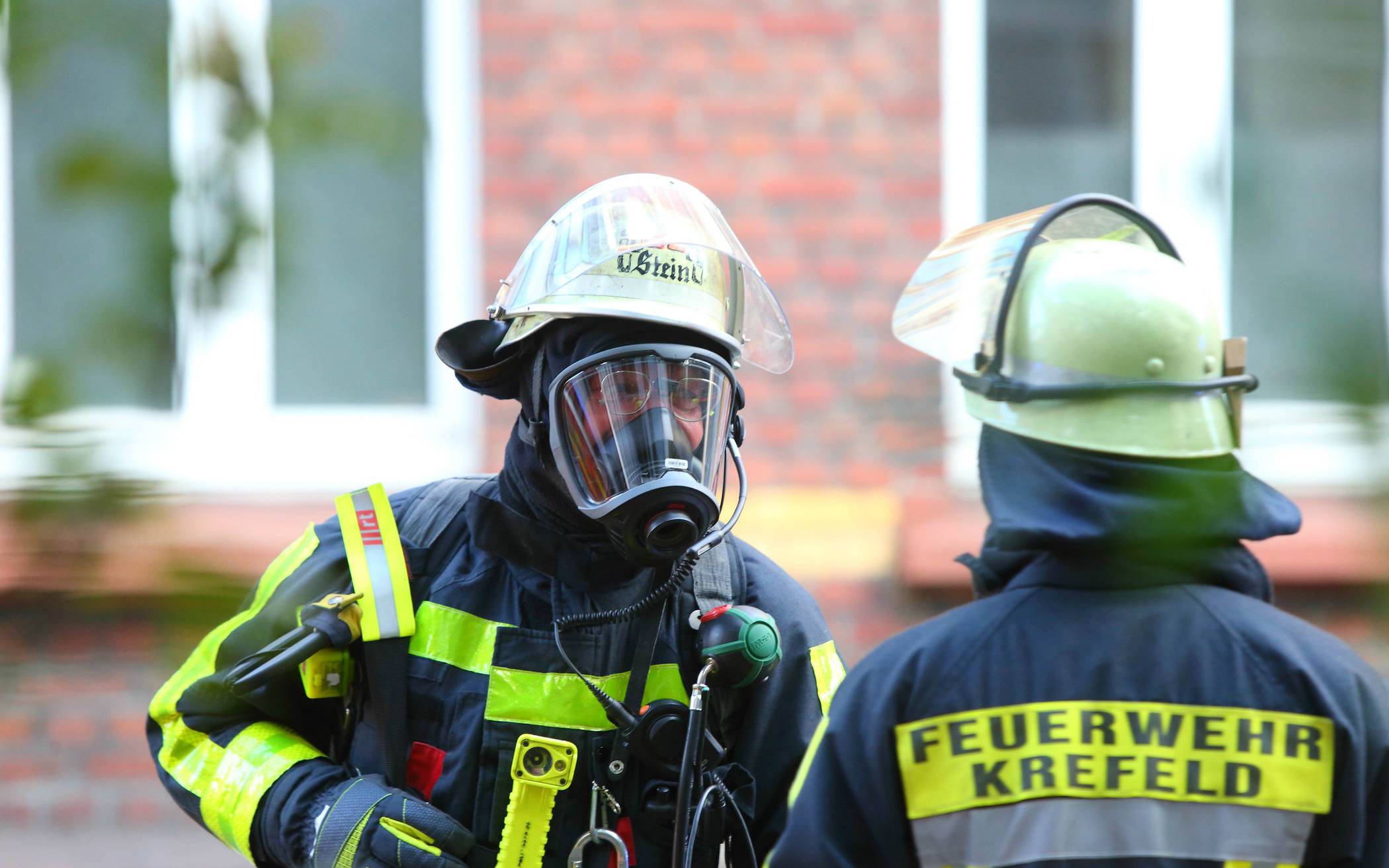Feuerwehr verhindert Ausbreitung auf 12-geschossiges Wohnhaus