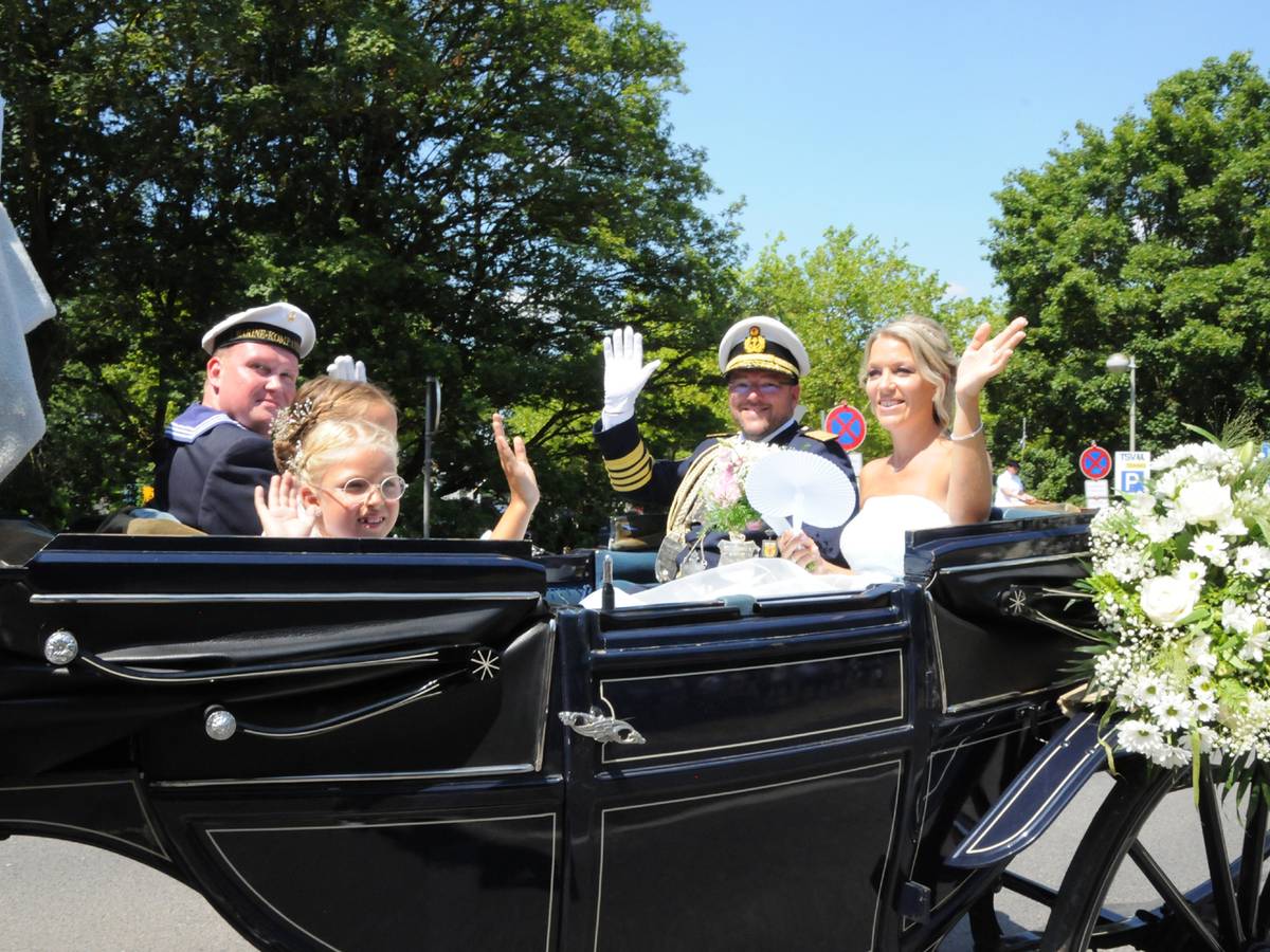 Lank-Latum feiert bei sommerlichem Wetter