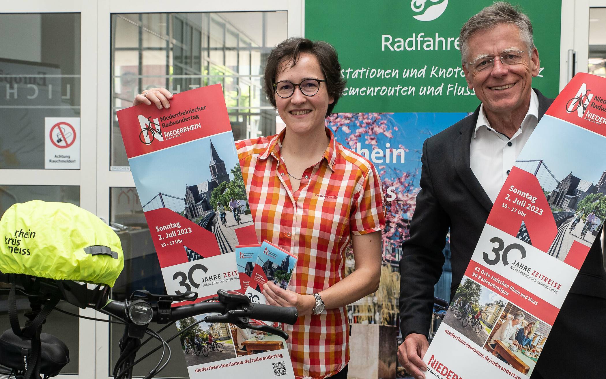 „Gemeinsames Vergnügen im Freien“: Landrat Hans-Jürgen Petrauschke und Tourismusförderin Steffi Lorbeer präsentierten das Programm für den 30. Niederrheinischen Radwandertag. 