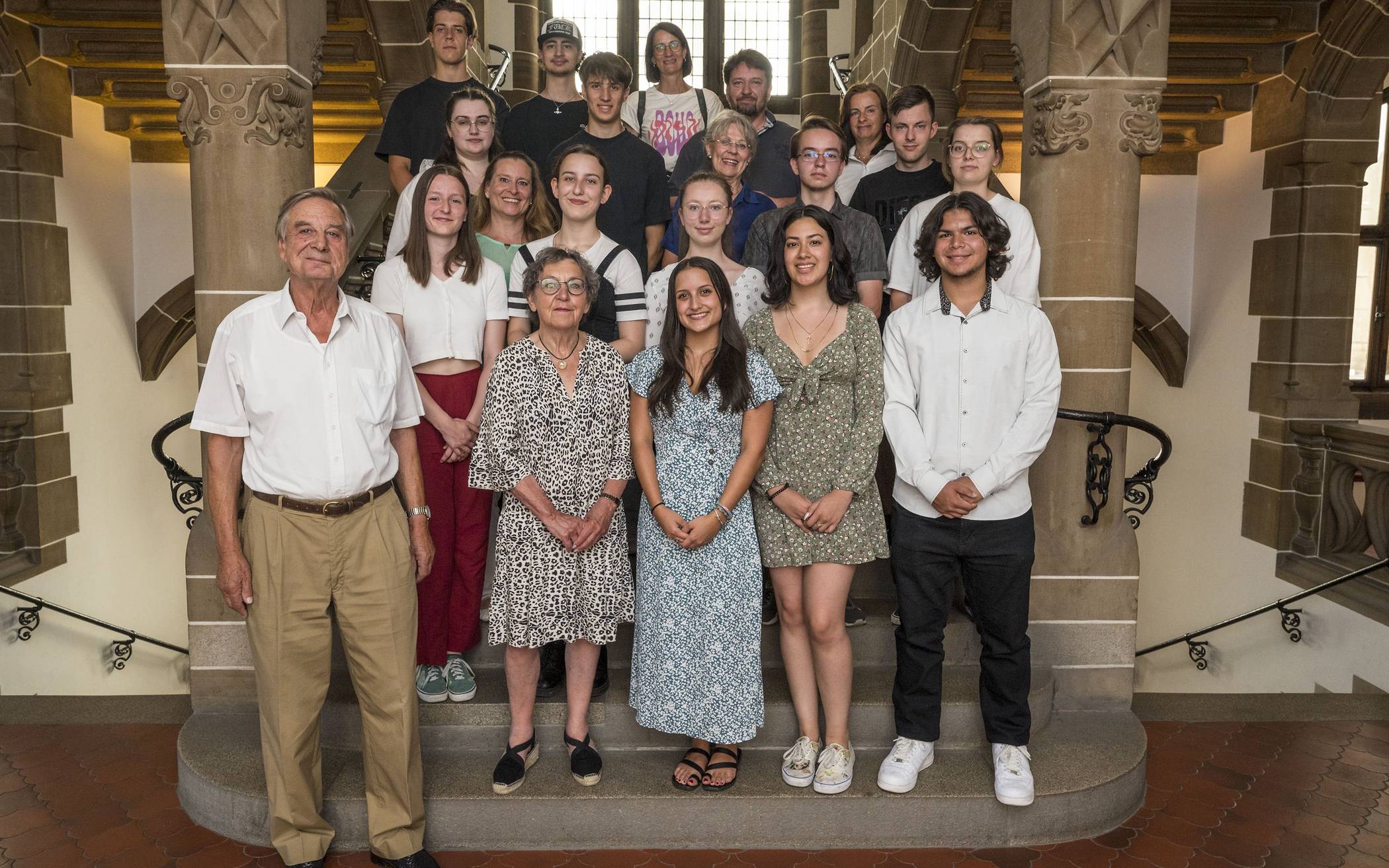 Bürgermeisterin Edeltraud Klabuhn mit den Gastschülern