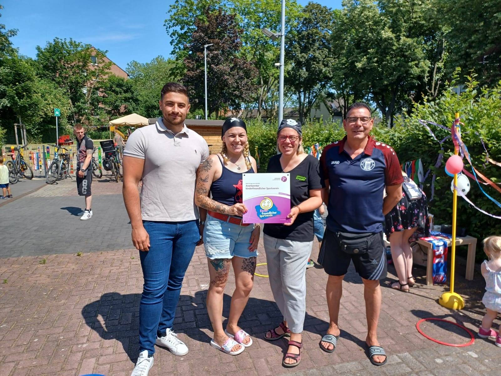  Kevin Hippert (1.Vorsitzender), Desiree Trost (Geschäftsführerin), Alexandra Krause (Leitung Kita) und Michael Kopp (2.Vorsitzender). 