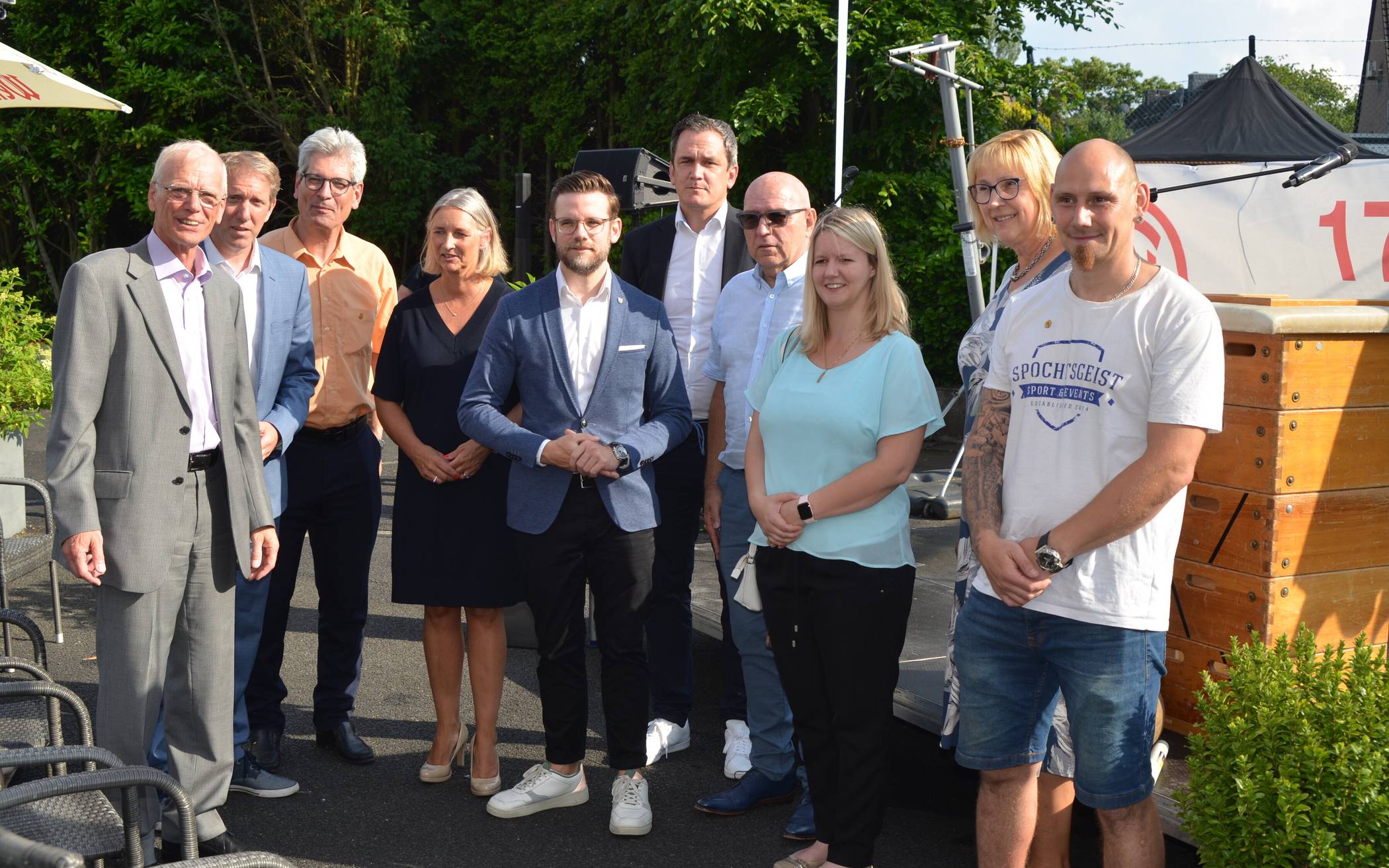 Vereinsvorsitzender Udo Bocks (l.) mit den