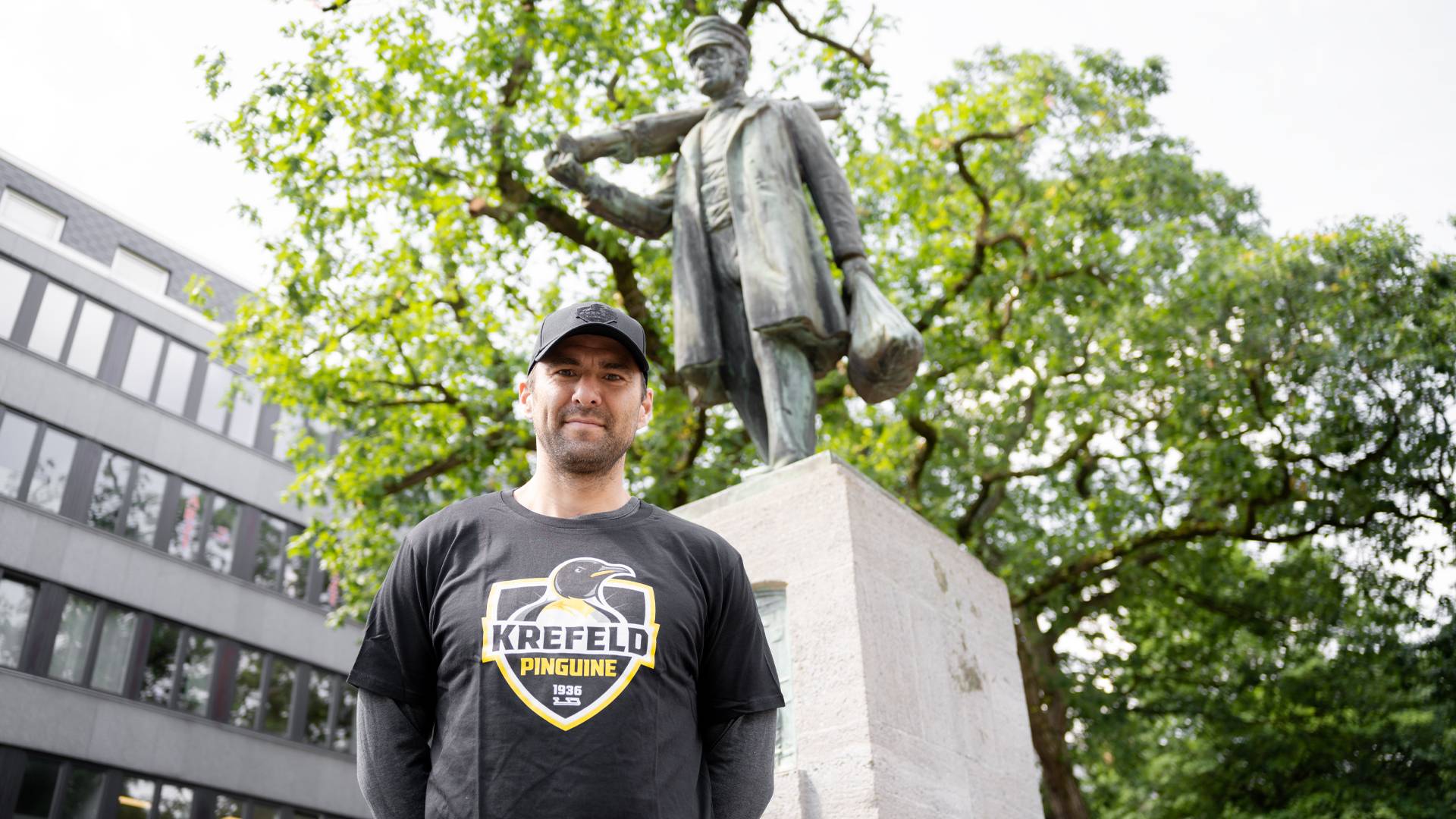 Pinguine verpflichten Jon Matsumoto