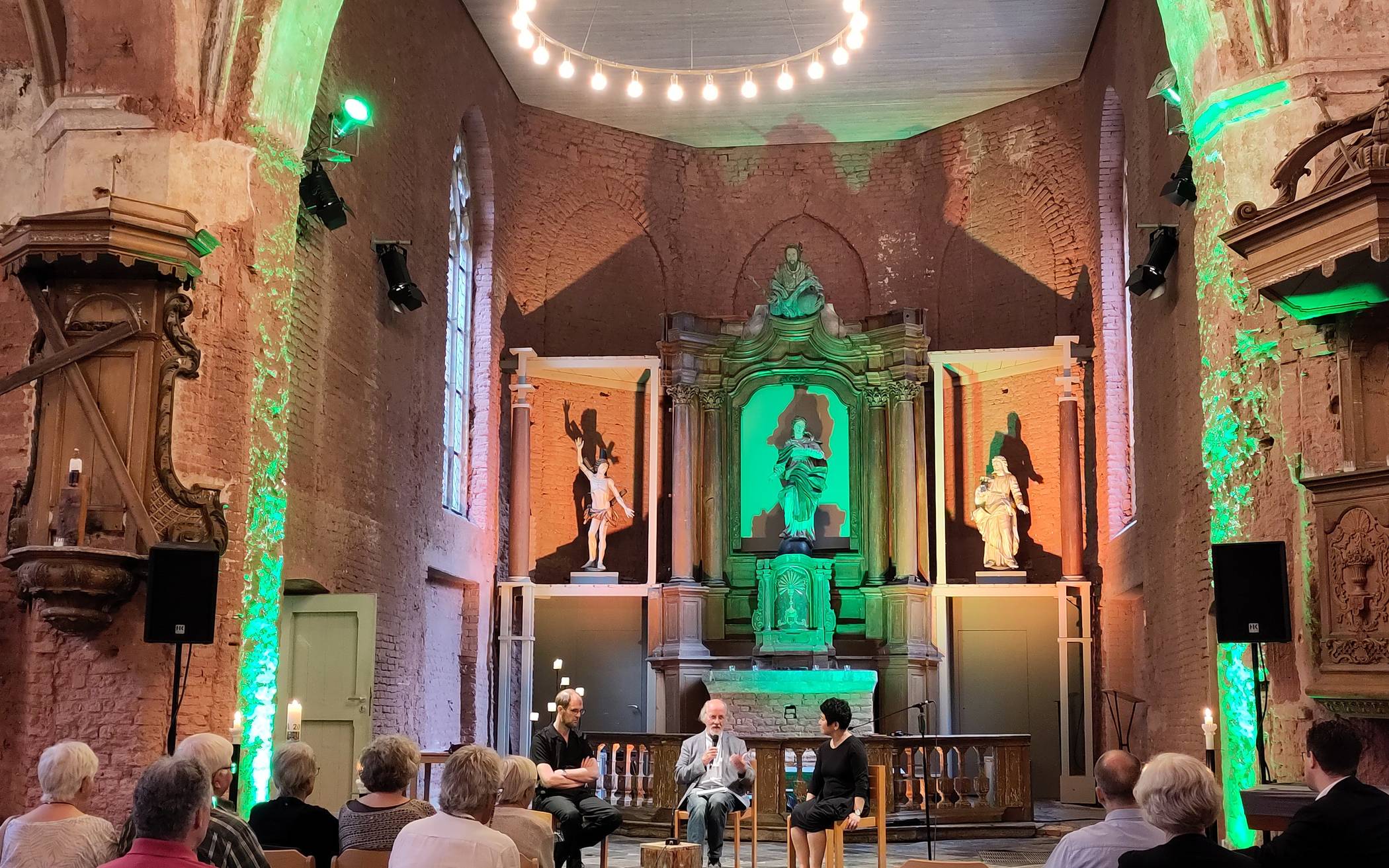  In der Alten Kirche Lobberich gab es eine beeindruckende Lesung über den Atombombenabwurf in Hiroshima. 