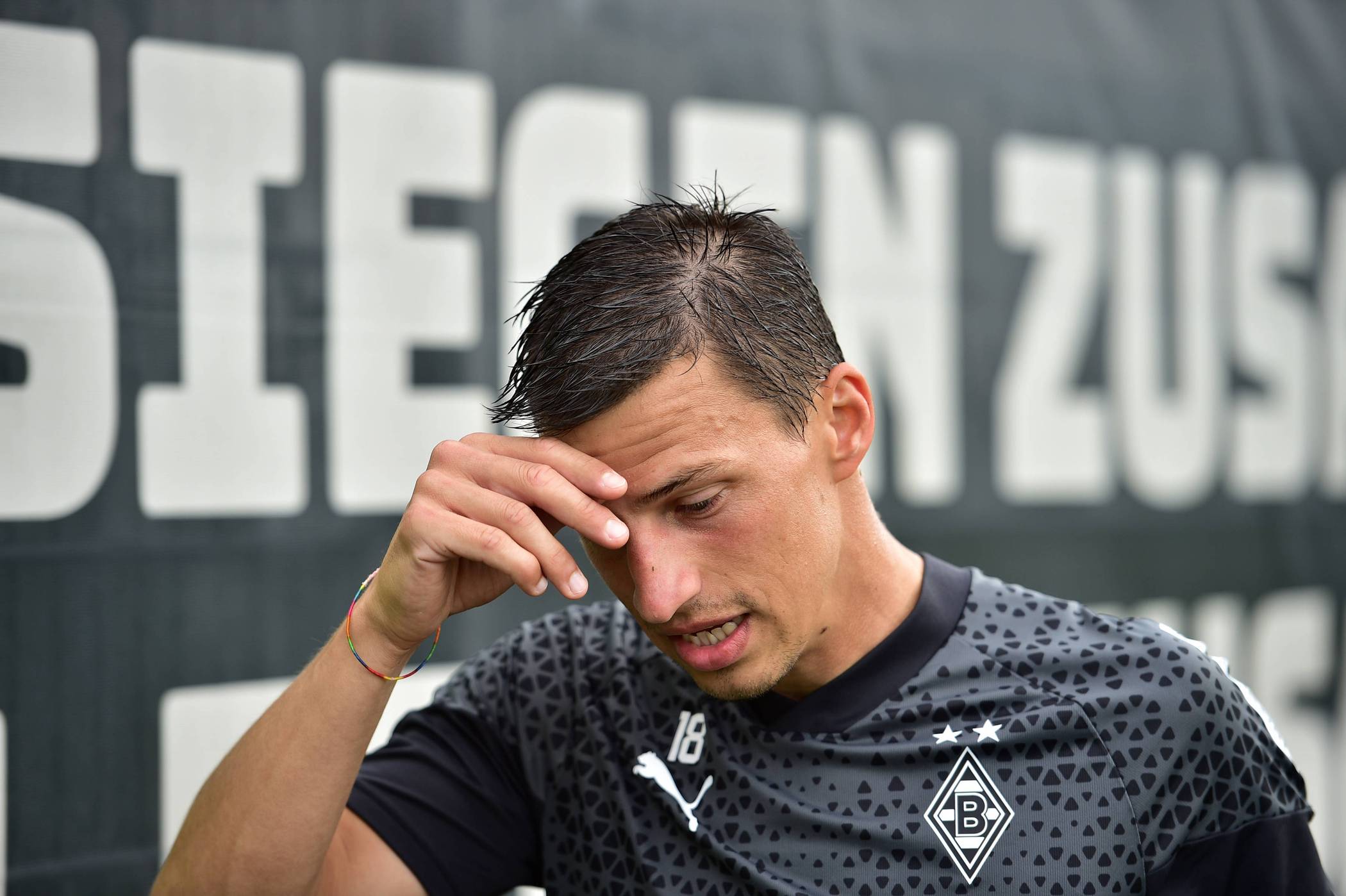 Stefan Lainer wird Borussia Mönchengladbach monatelang fehlen.   