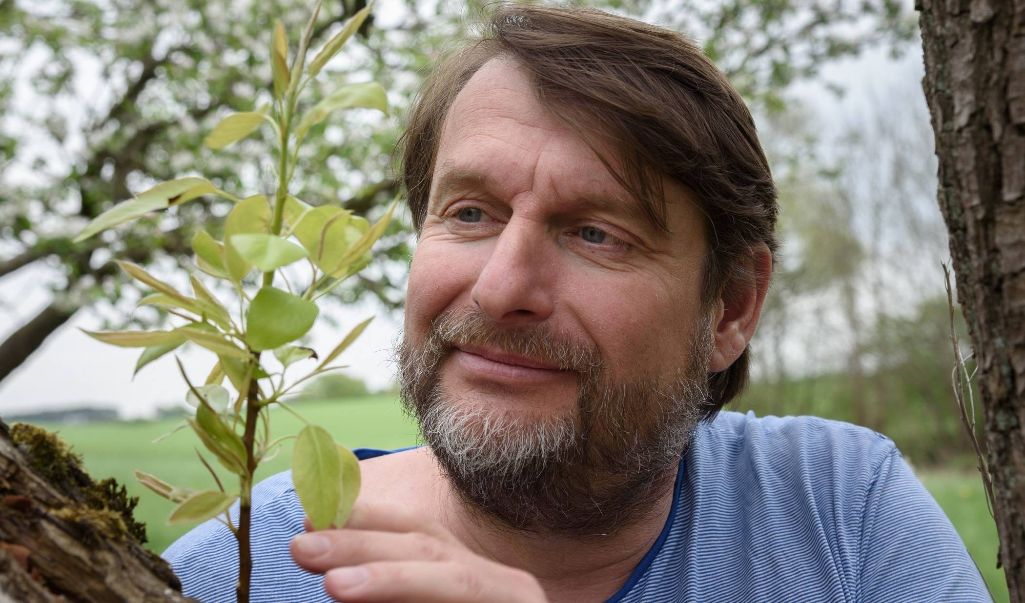  Schauspieler Peter Trabner führt durch den Tag der offenen Tür. 