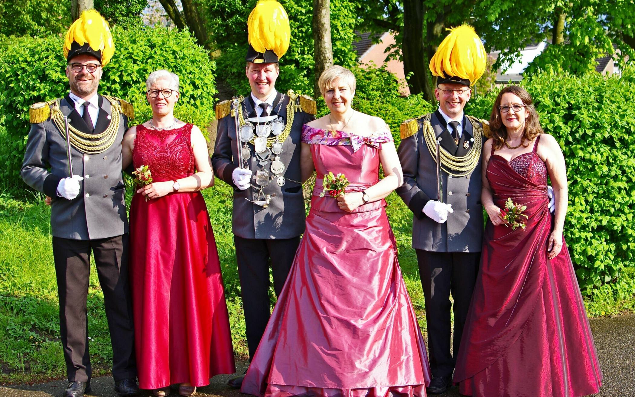 Minister Georg Stams mit Ute, Schützenkönig Guido Küppers mit Alexandra, Minister Udo Bruckhoff mit Susanne.  