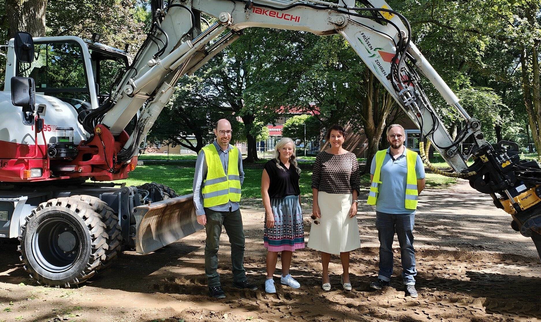 Christoph Vitt (Leiter Ingenieurteam der Stadt Viersen), Susanne Fritzsche (Technische Beigeordnete), Bürgermeisterin Sabine Anemüller und Christian Kilian (Ingenieurteam)v.l.. 