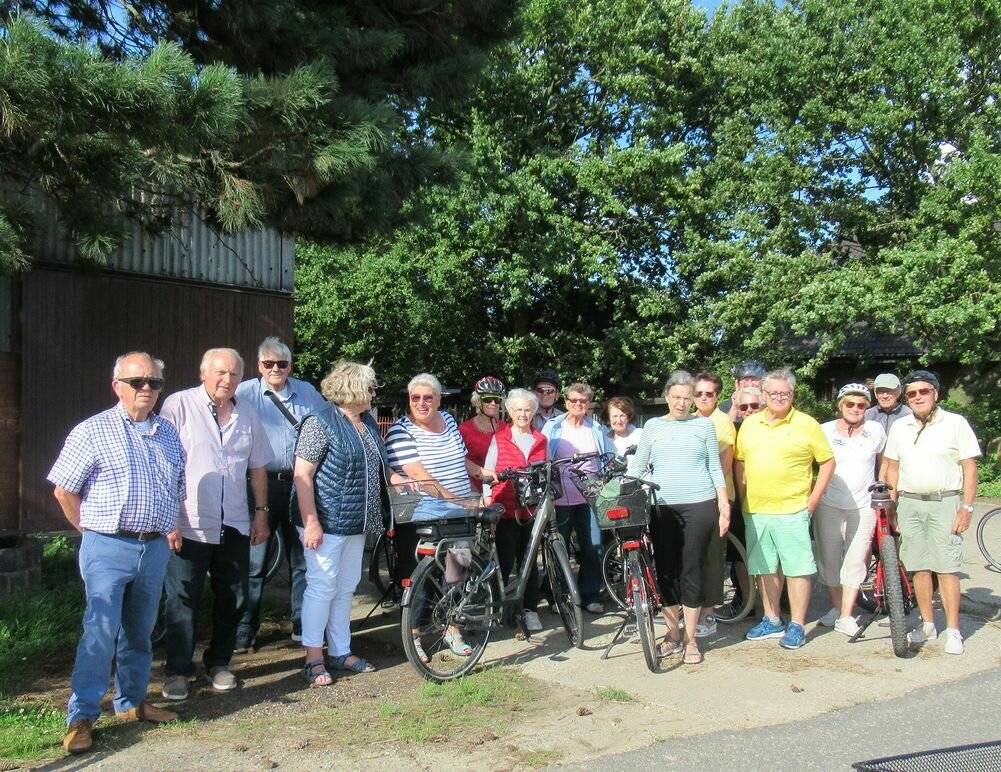  Eine Radtour des Heimatkreises Lank führte jetzt nach Schiefbahn.   