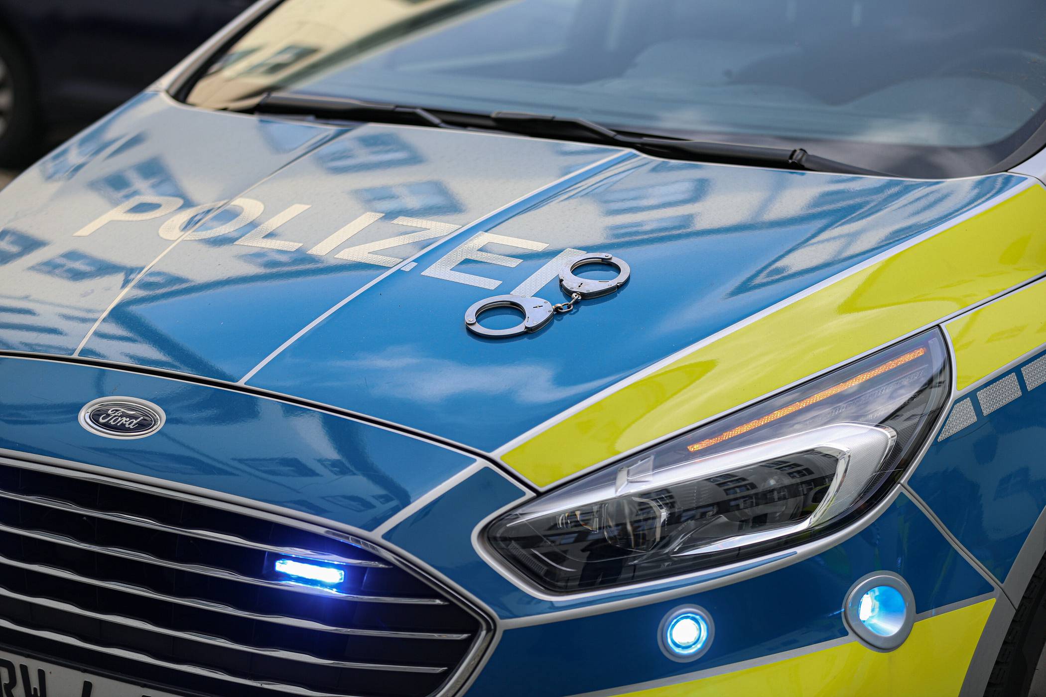 Trio mit Schlagstock: Zwei Verdächtige in Haft