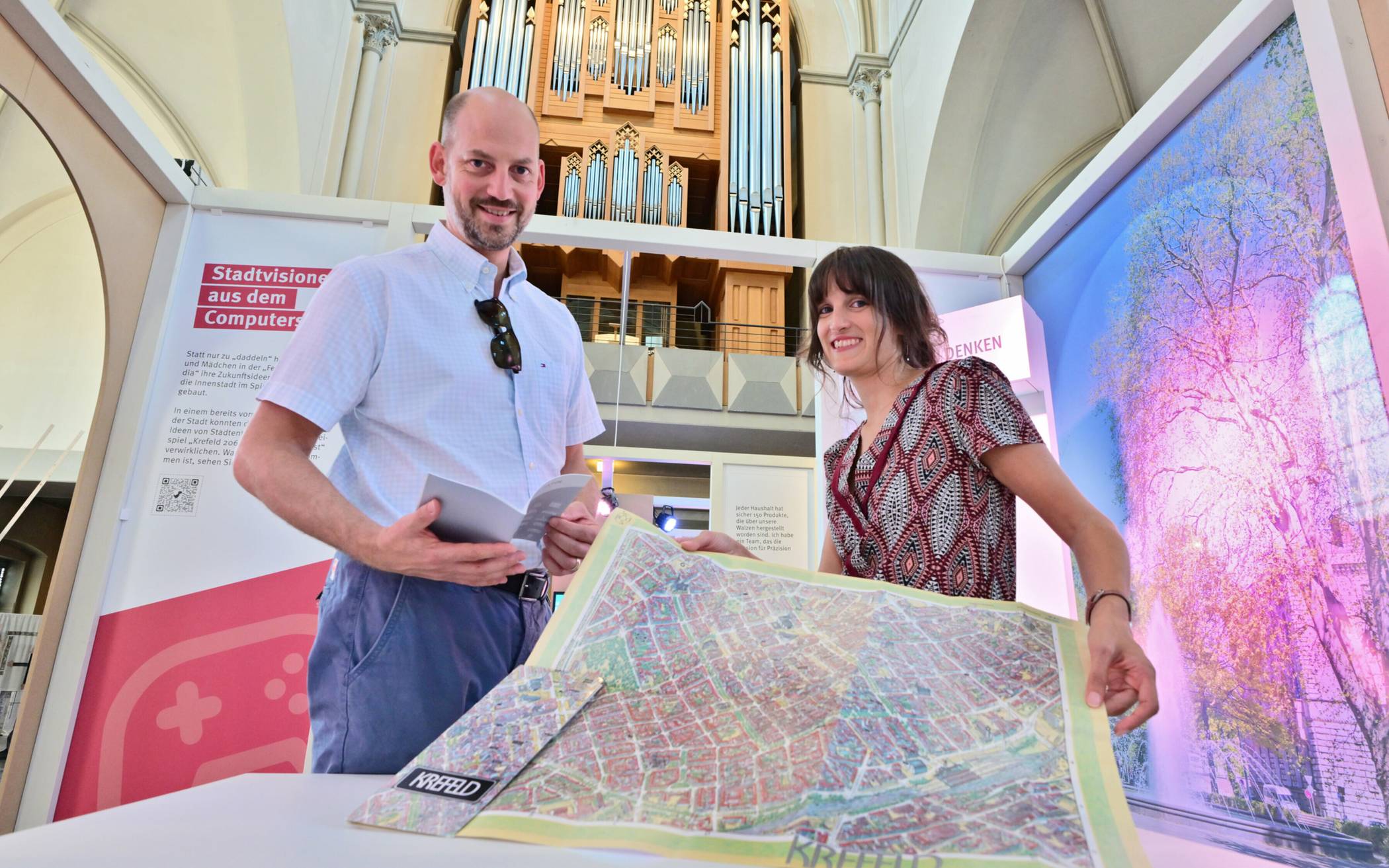 Planungsdezernent Marcus Beyer und Claire Neidhardt,