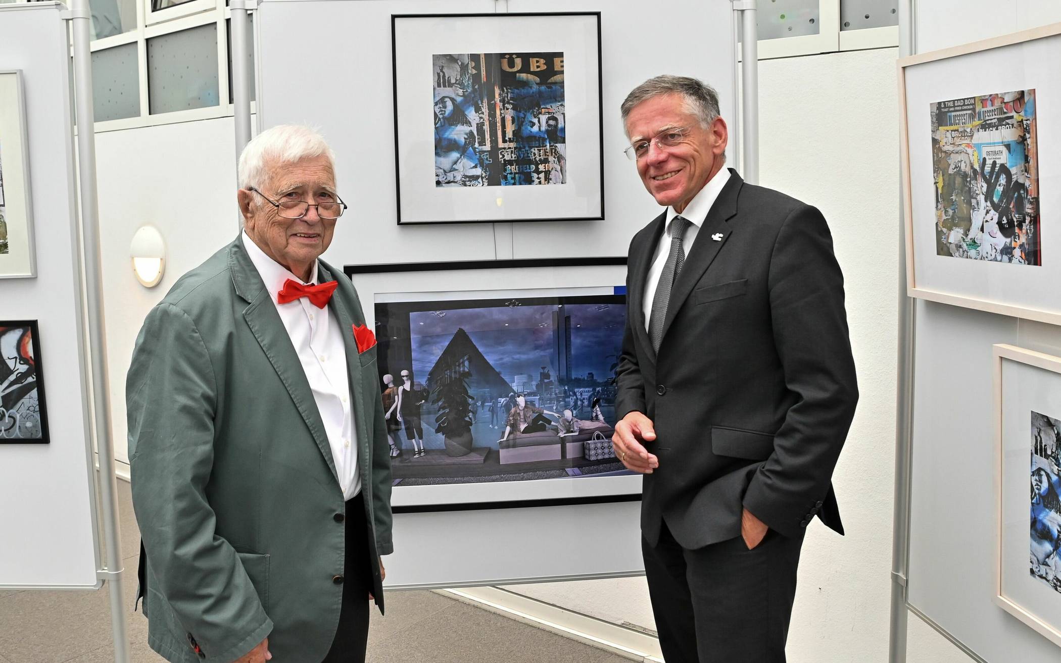 Künstler Johannes Bär (l.) mit Landrat