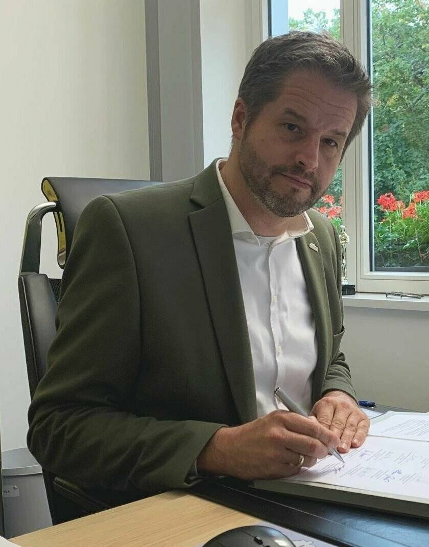 Sieht die Kommunen in NRW an der Belastungsgrenze: Meerbuschs Bürgermeister Christian Bommers. 