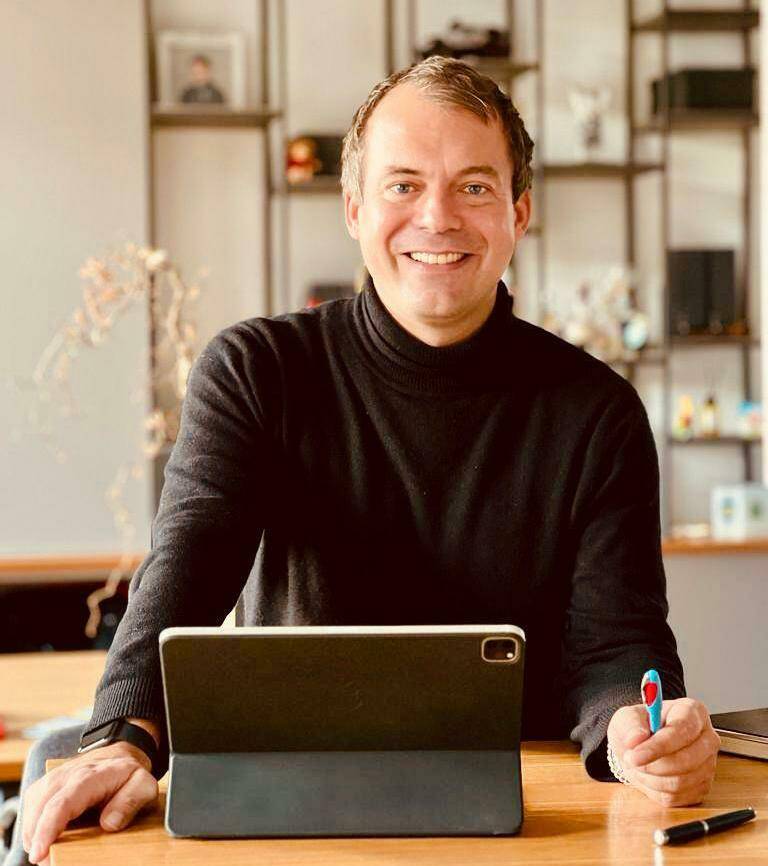  Bittet Willicher Kids um Hilfe bei der Gestaltung der Weihnachtskarte: Bürgermeister Christian Pakusch. 