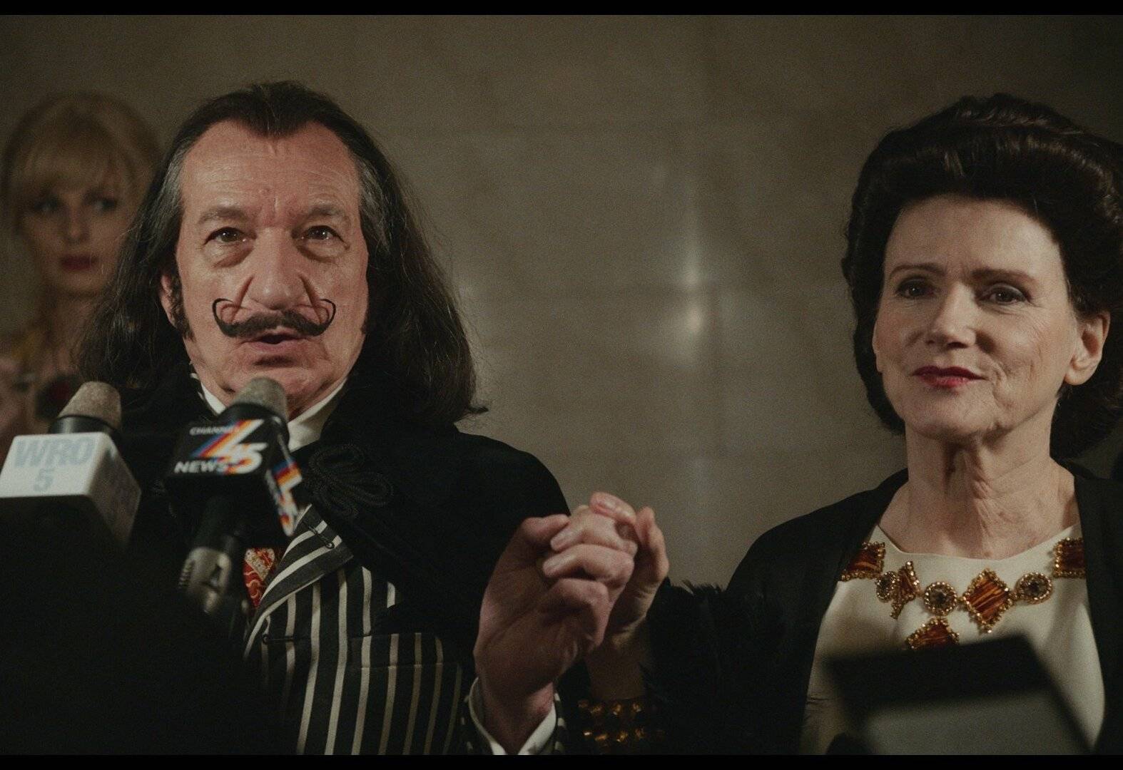  In „Dalíland“ verkörpert Ben Kingsley den berühmten surrealistischen Maler Salvador Dalí, seine Gattin Gala wird von Barbara Sukowa gespielt.   