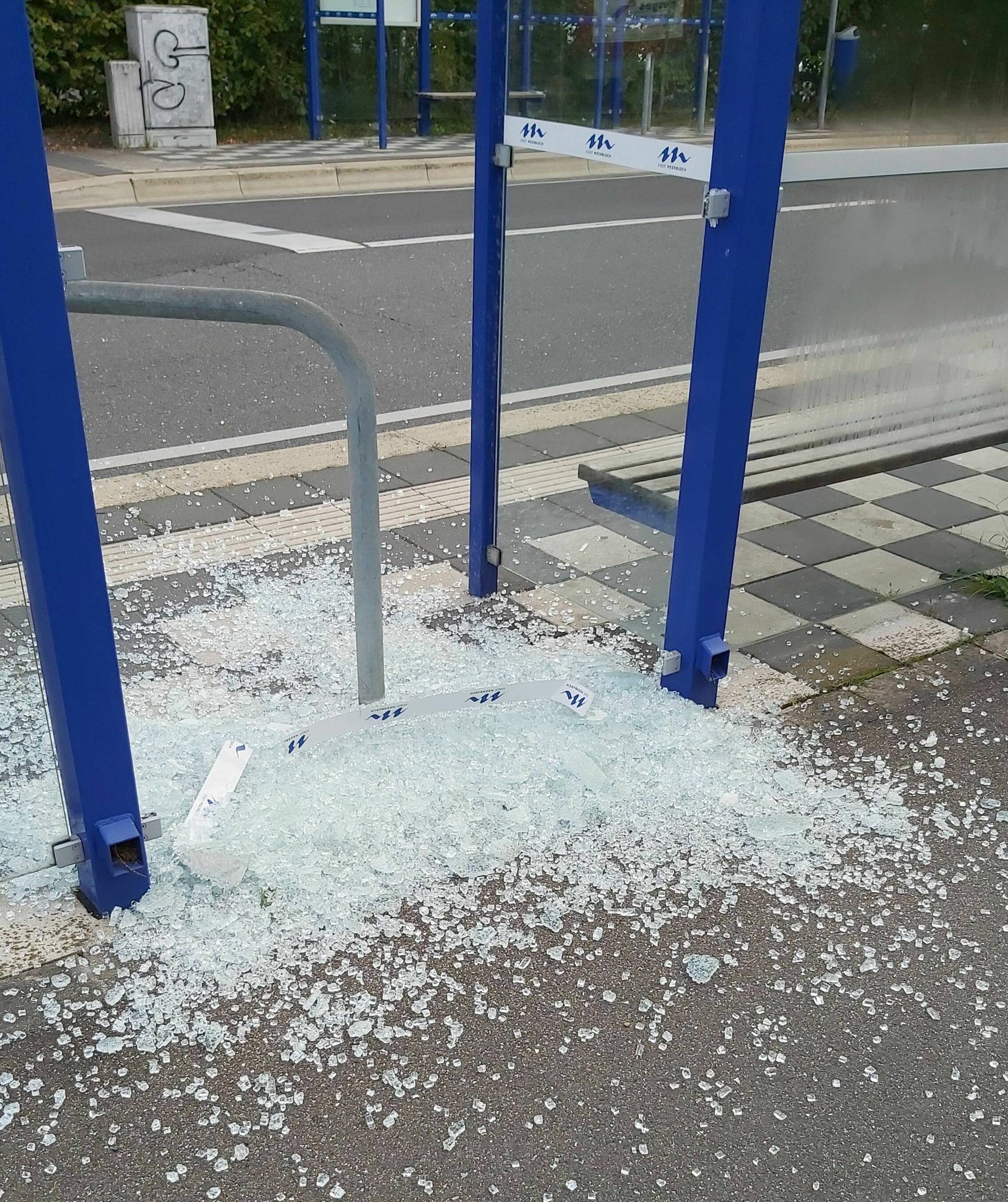 Wie hier an der Haltestelle Bovert sind in den vergangenen Wochen zahlreiche Bushaltestellen durch Vandalismus beschädigt worden.   