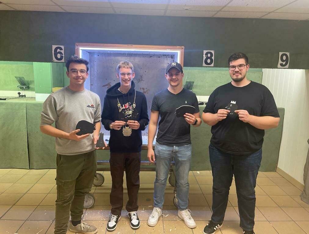  Erfolgreich beim Vogelschießen (v.l.): Matthias Neunzig, Zugkönig Jan Fuhrman, Jan Dlugosch und Pascal Paas.   