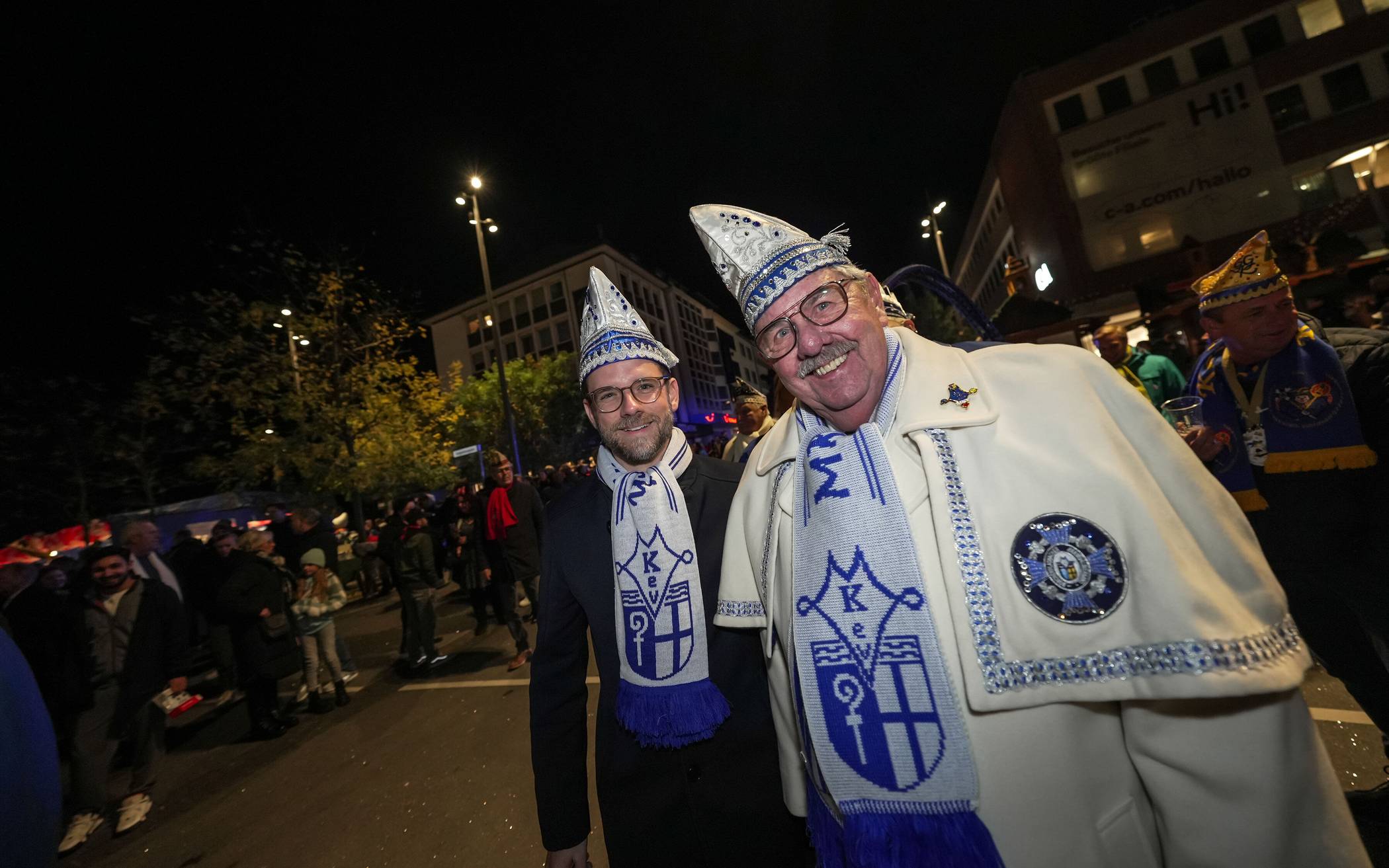 Gut gelaunt: Oberbürgermeister Felix Heinrichs und der Vorsitzende des...