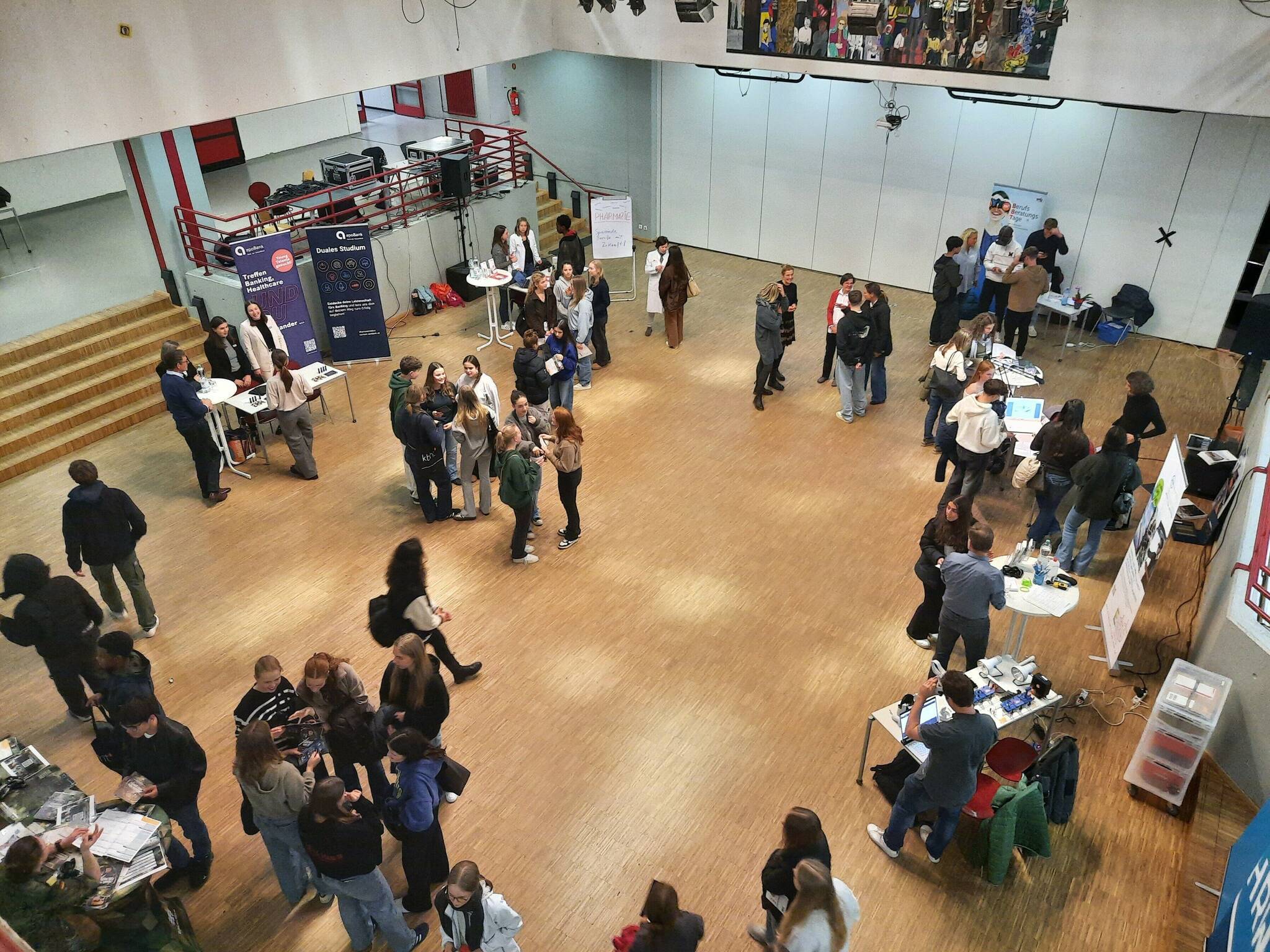 Eine Berufsmesse sowie Vorträge umfasst das neue neue BBT-Konzept am Meebrusch-Gymnasium. 