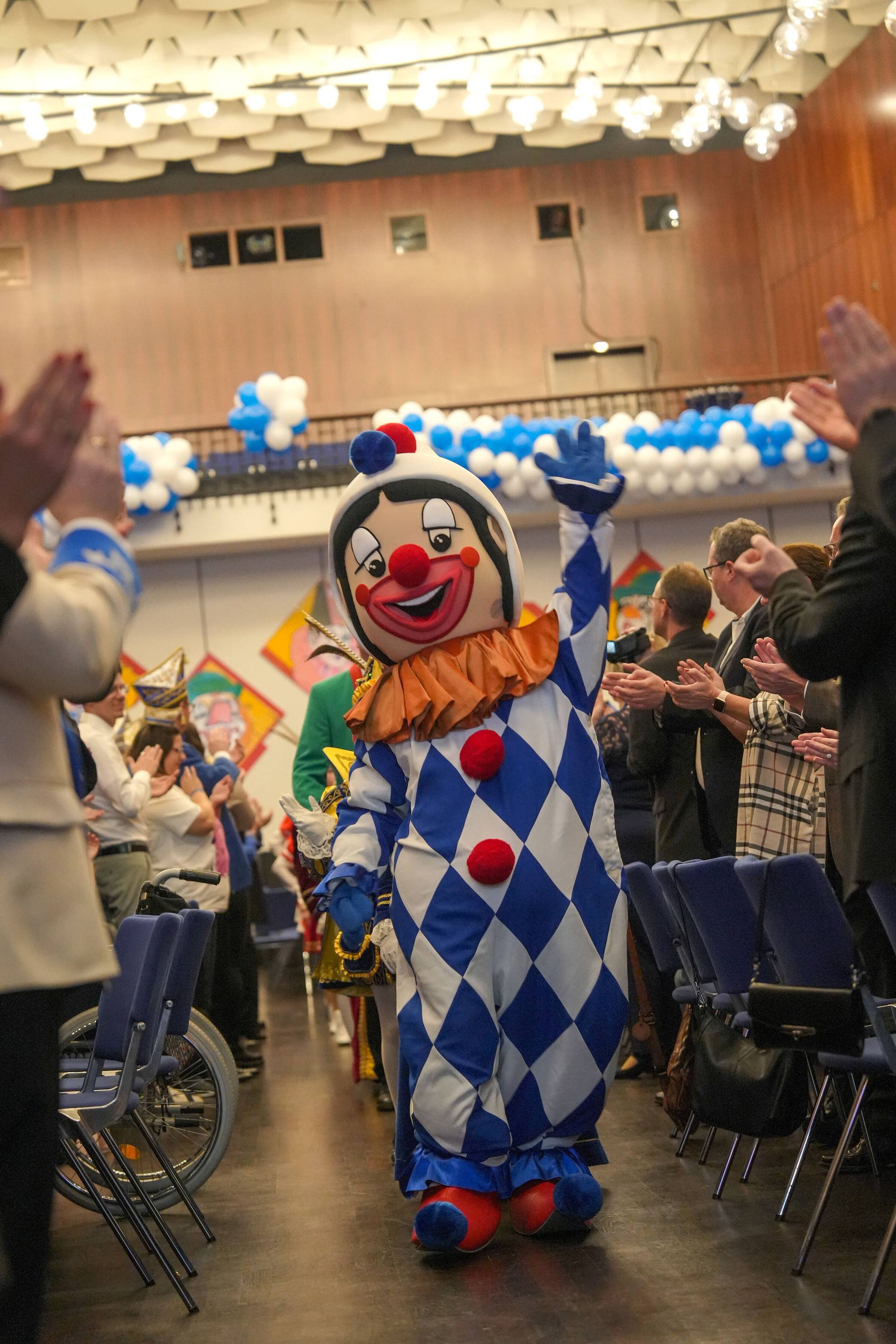 MKV-Maskottchen Bernie durfte natürlich nicht...