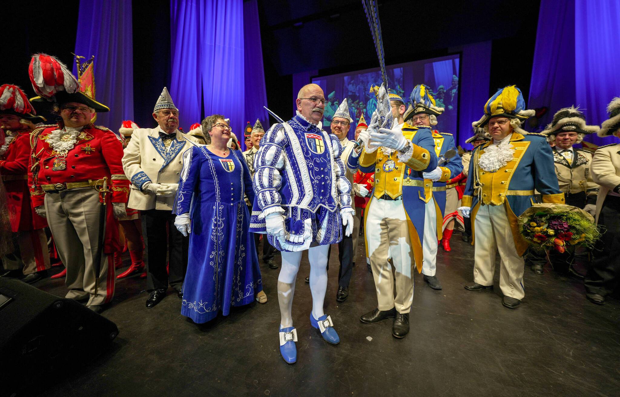 Oberbürgermeister Felix Heinrichs proklamiert das neue...