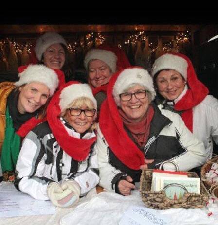  Die Frauen der Schützen haben gebastelt ... 