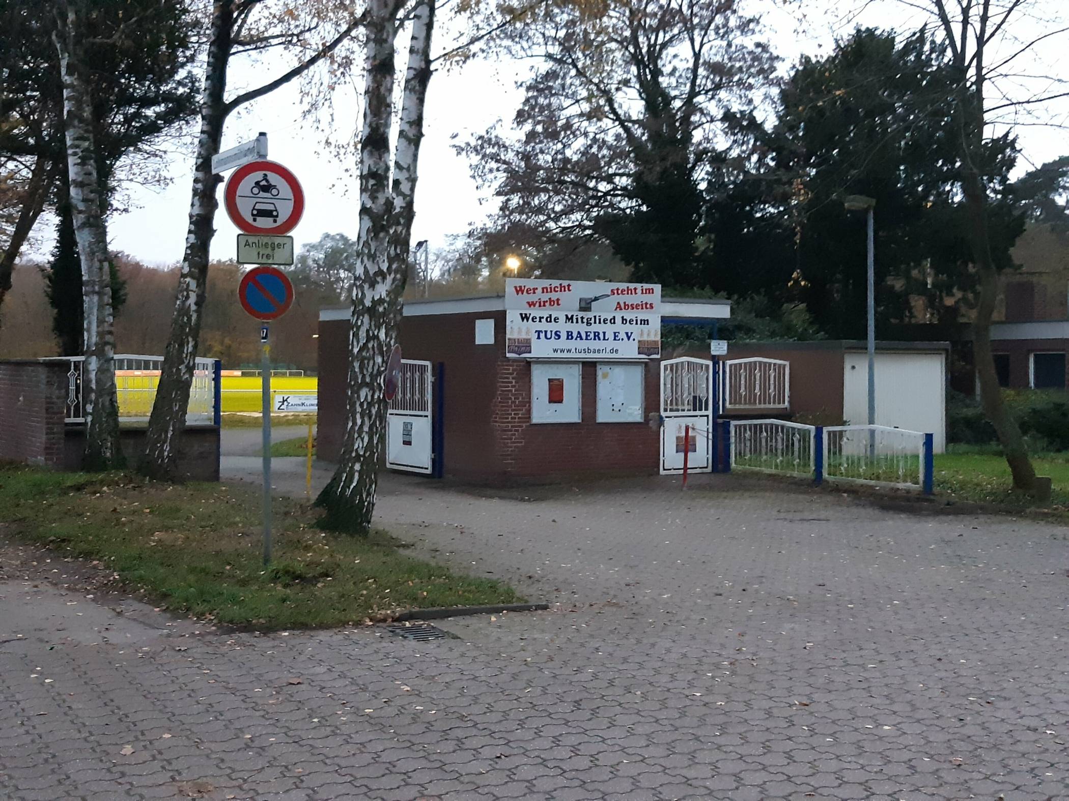 Wo Baerl auf den Baerler Busch trifft, liegt daer Sportplatz des TUS Baerl. Das gut geschützte Gelände wird erstmals Veranstaltungsort für den Baerler Weihnachtsmarkt.