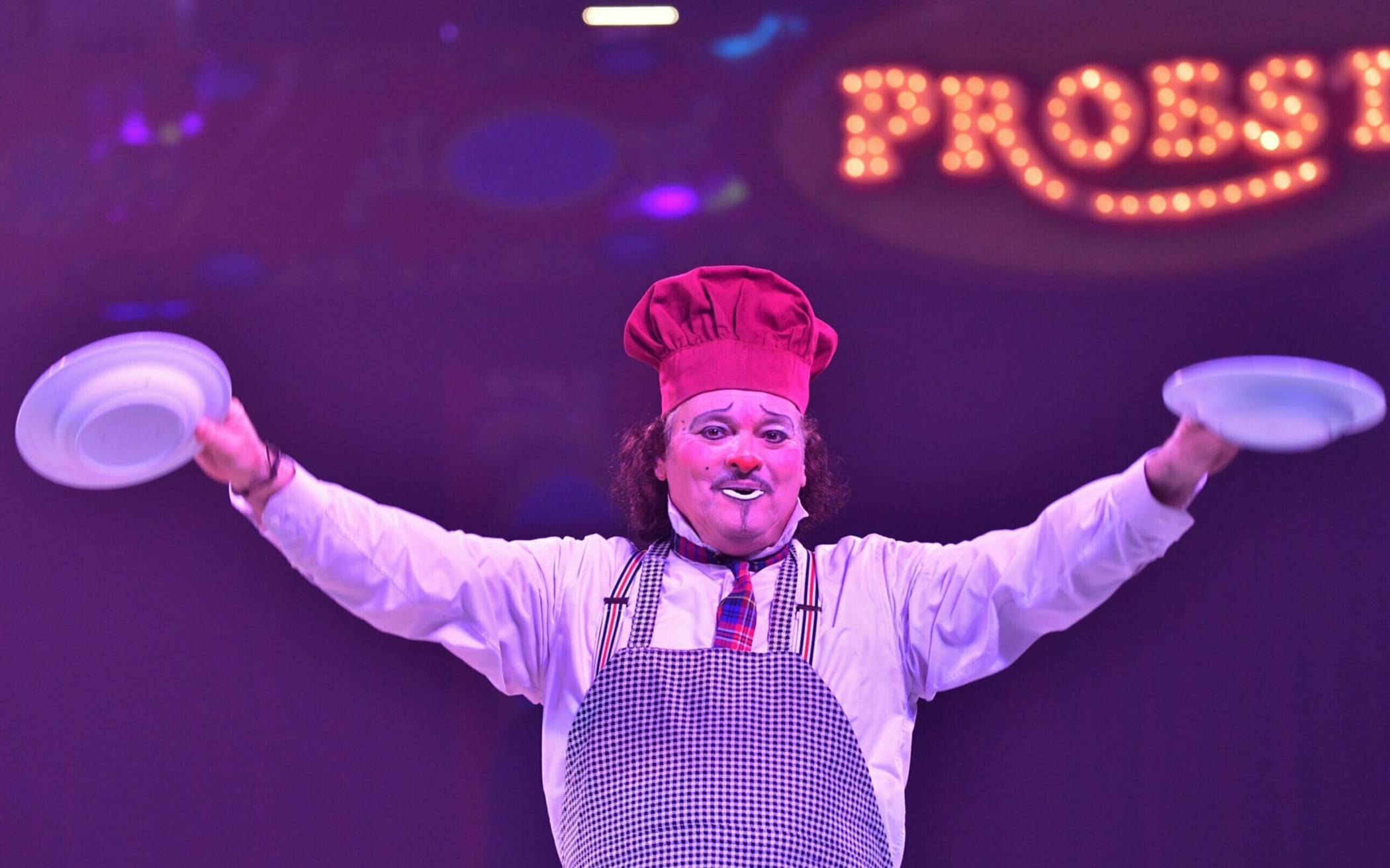 Der Krefelder Weihnachtszirkus gastiert zum zehnten Mal auf dem Sprödentalplatz. Am 22. Dezember findet die Premiere statt. 