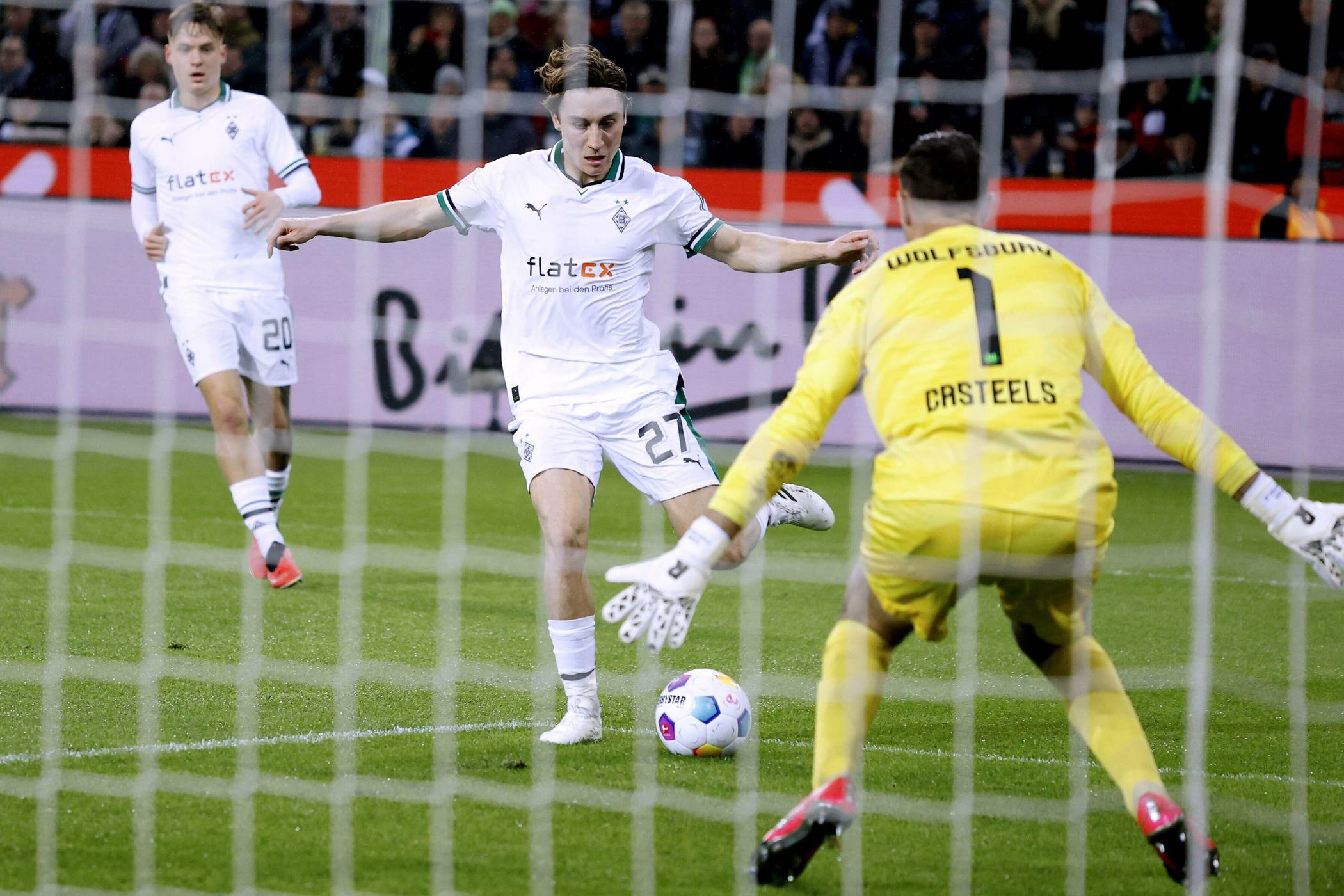 Borussias junger Shooting-Star Rocco Reitz traf beim jüngsten Heimsieg gegen Wolfsburg und Torhüter Koen Casteels. 