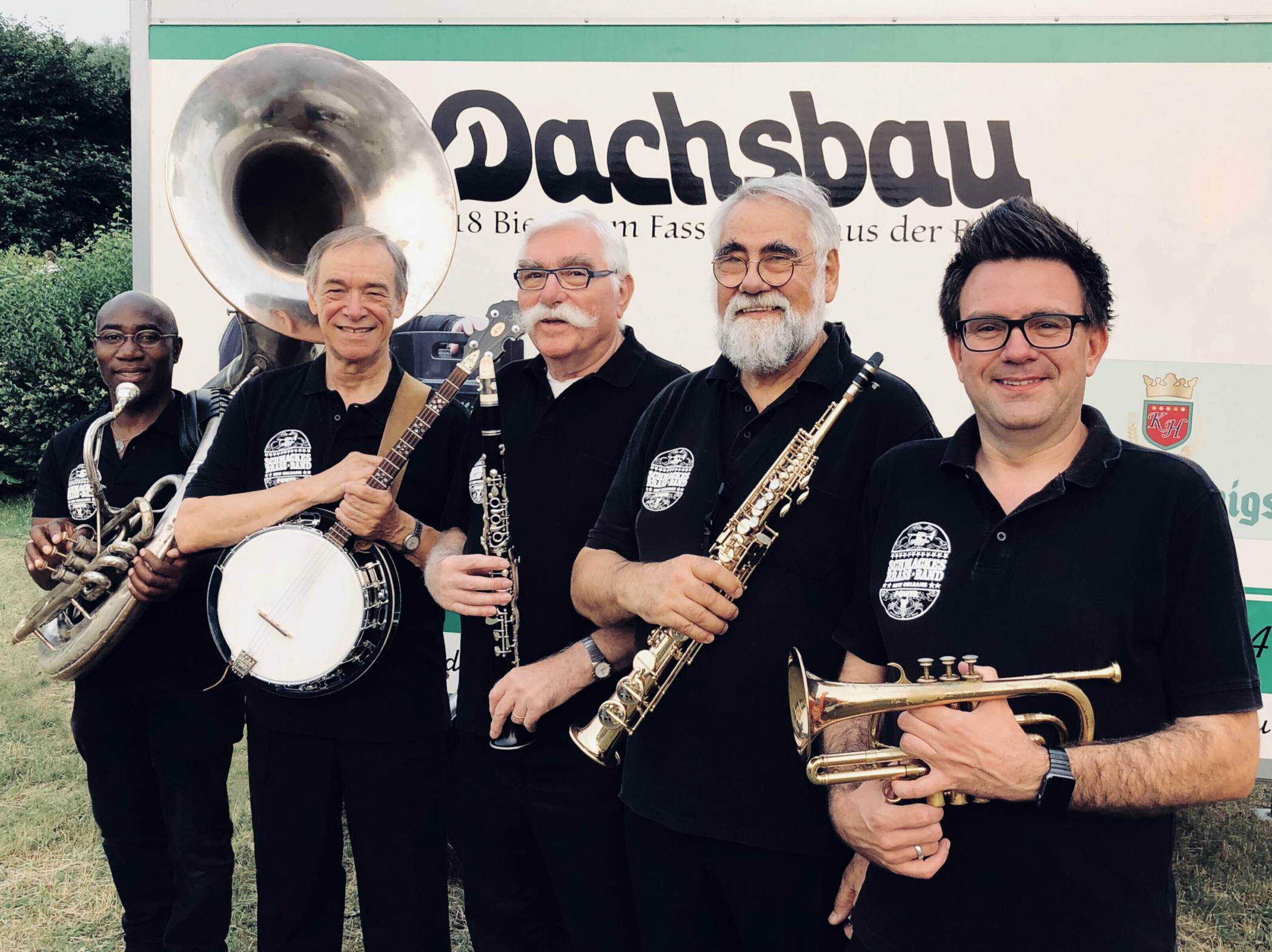  Sorgen stets für Stimmung: Die beliebte Schmackes Brass Band unterhält auf Einladung der Werbegemeinschaft am Sonntag, 7. Januar, in der Krefelder Innenstadt die Besucher.  