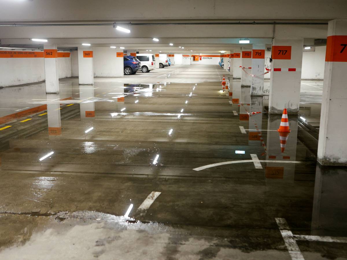 Tiefgarage unter Wasser
