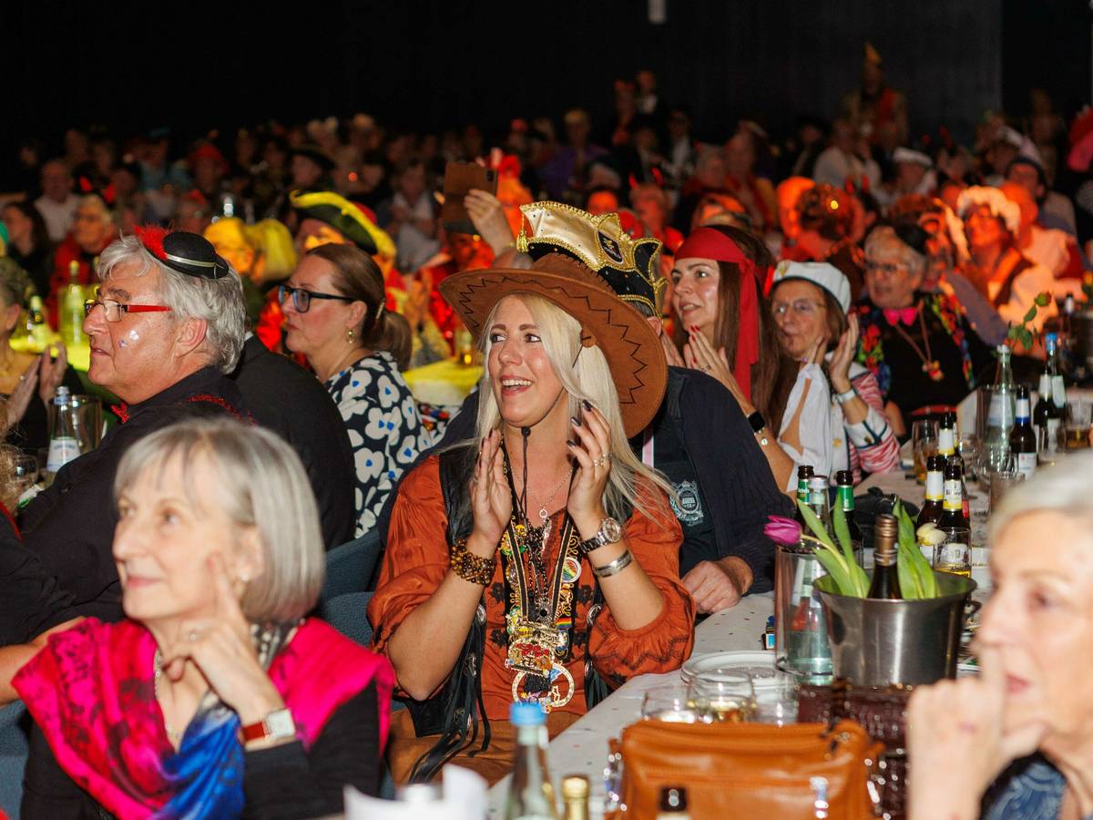 Stimmungsvolle Kajuja-Sitzung
