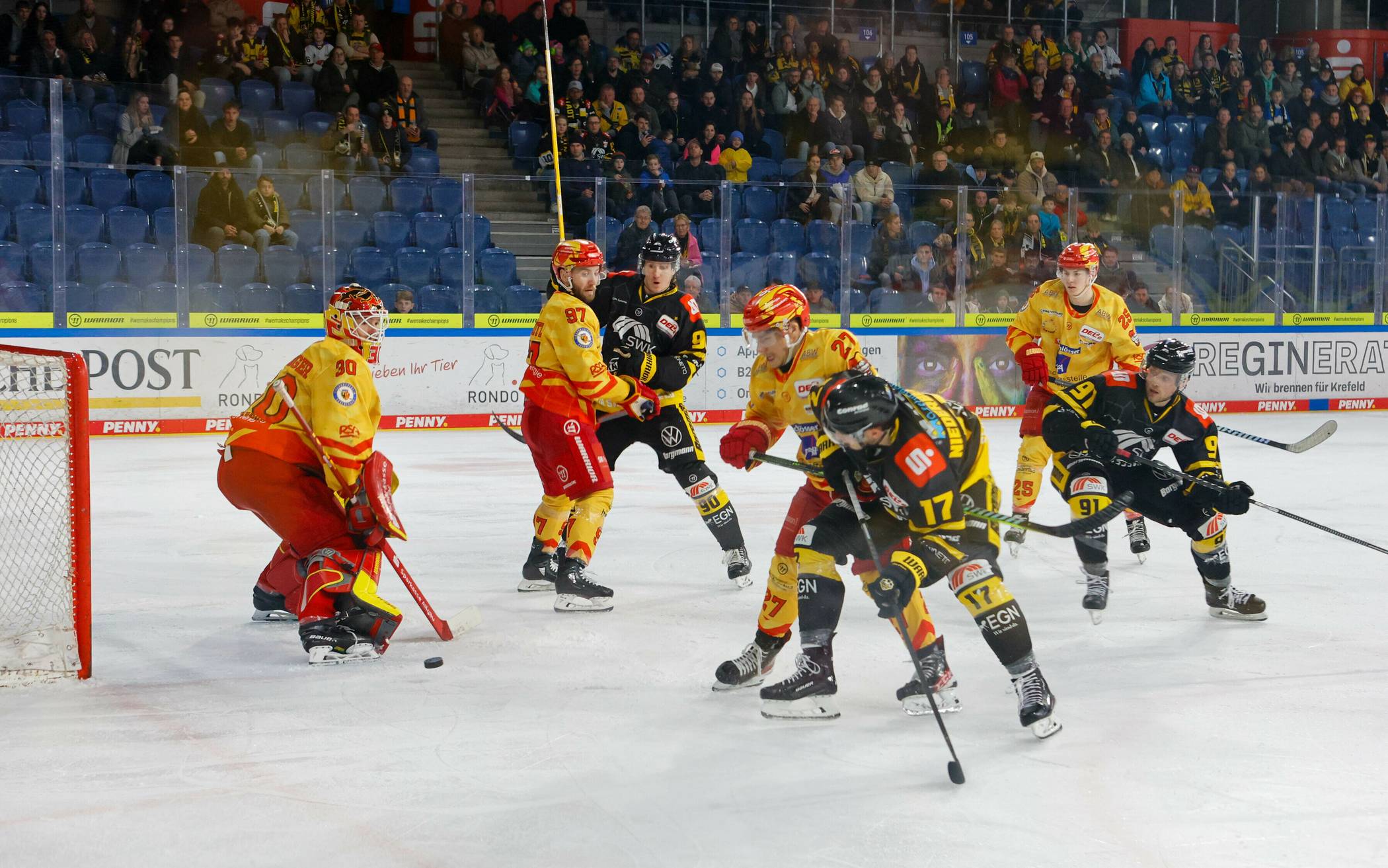 Im Heimspiel besiegen Pinguine den ESV Kaufbeuren mit 3:2