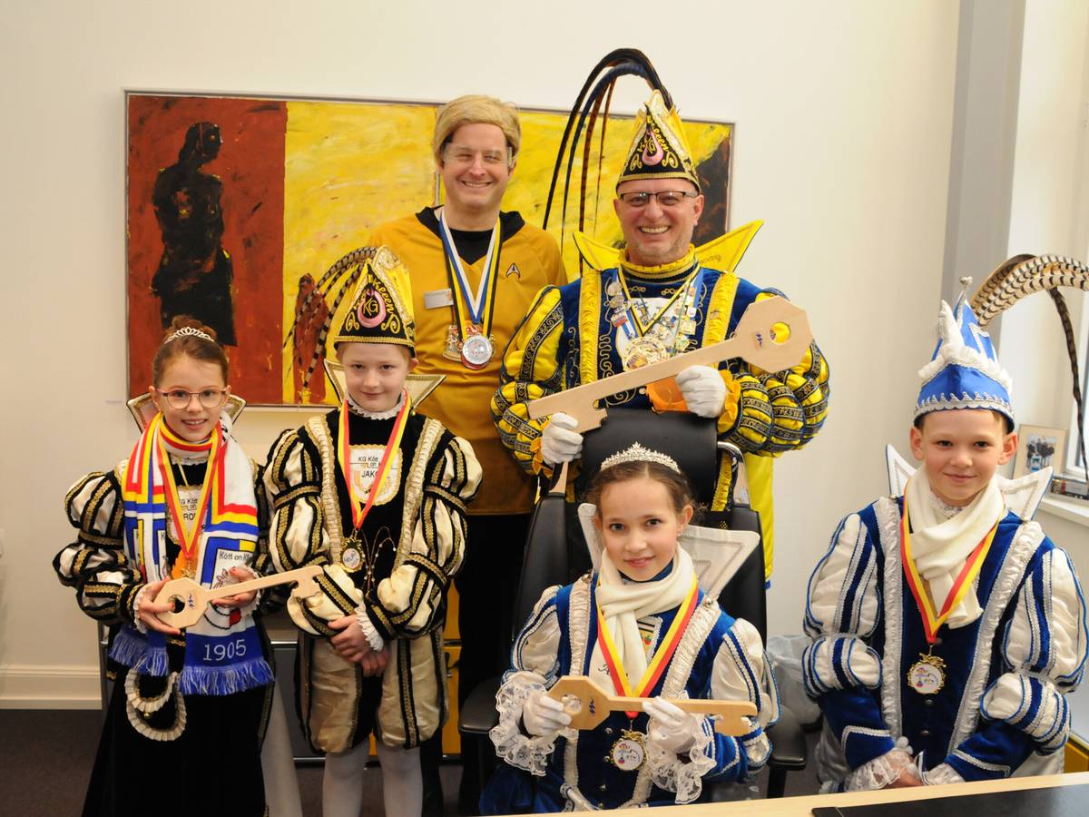 Büdericher Rathaus in Narrenhand