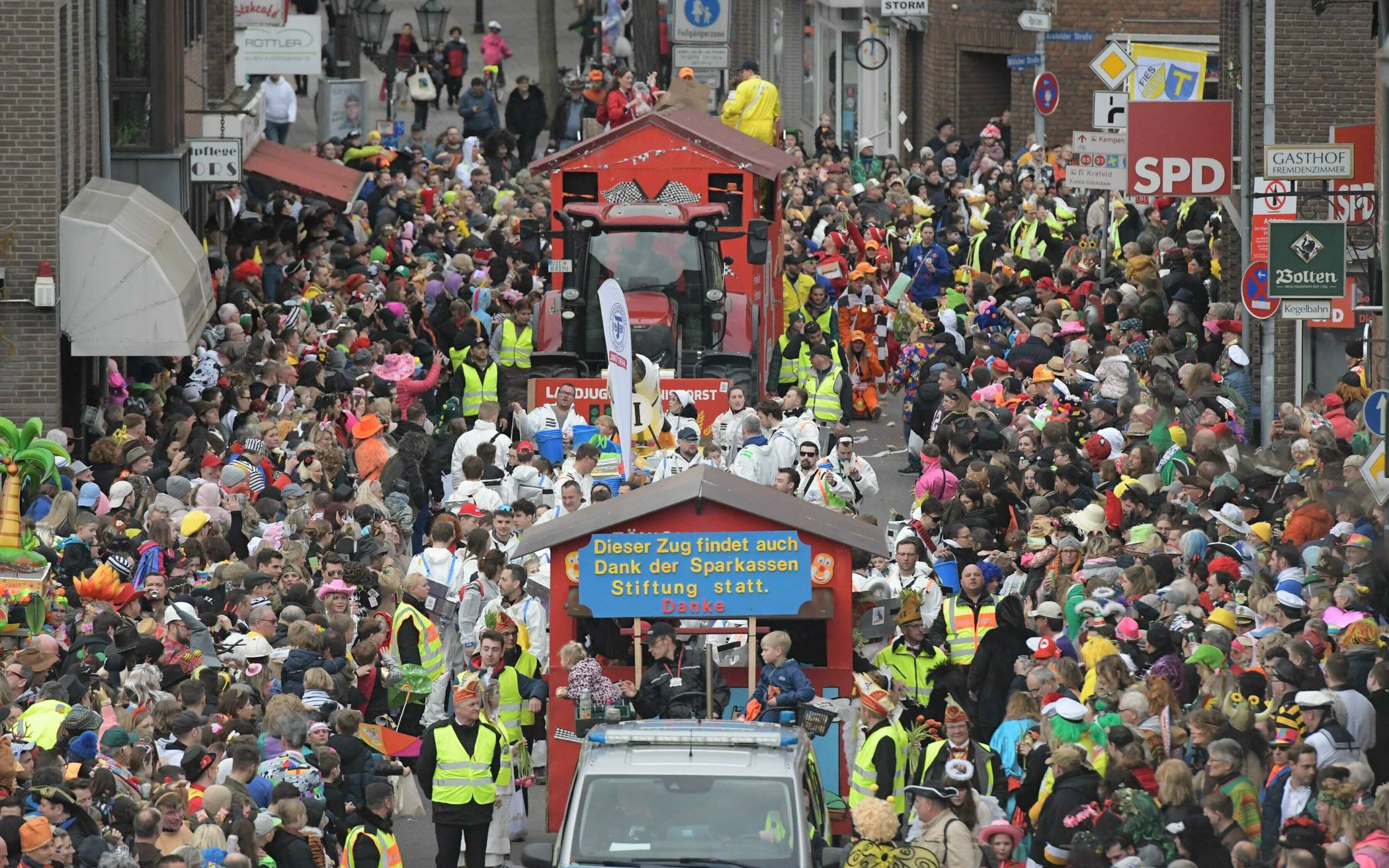 Tulpensonntagszug in St. Tönis