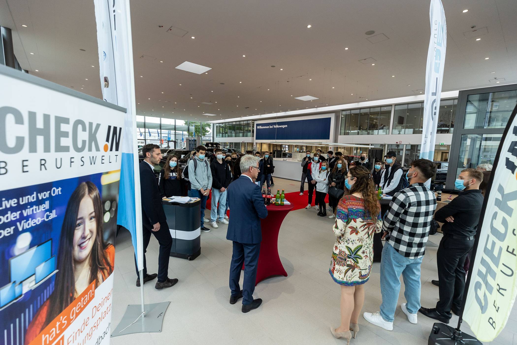 Schülerinnen und Schüler der Jahrgangsstufen neun bis 13 aller Schulformen können ohne Anmeldung die Check in Berufswelt besuchen.   