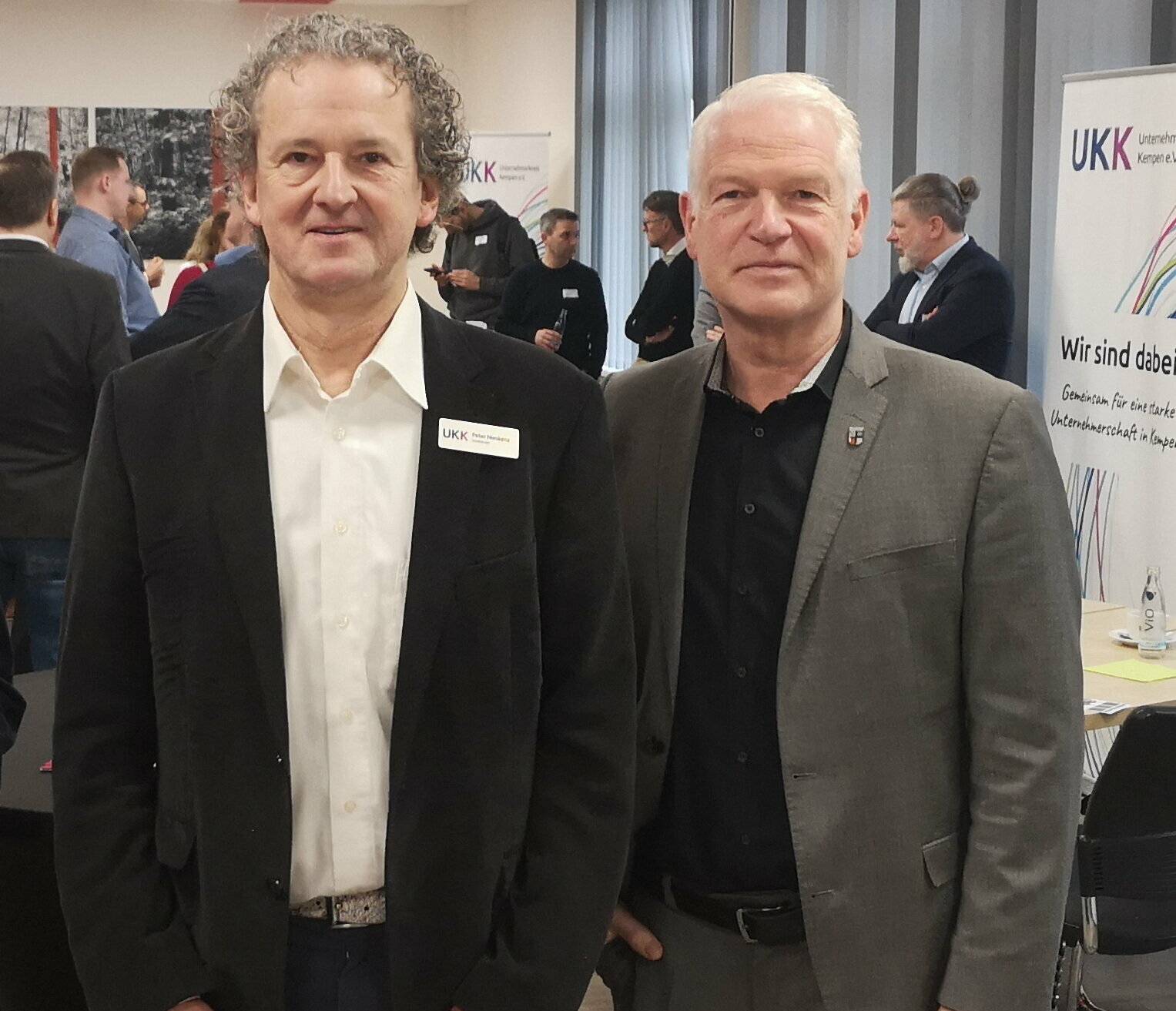 Der UKK-Vorsitzende Peter Nieskens (l.) mit Bürgermeister Christoph Dellmans beim Business-Frühstück. 