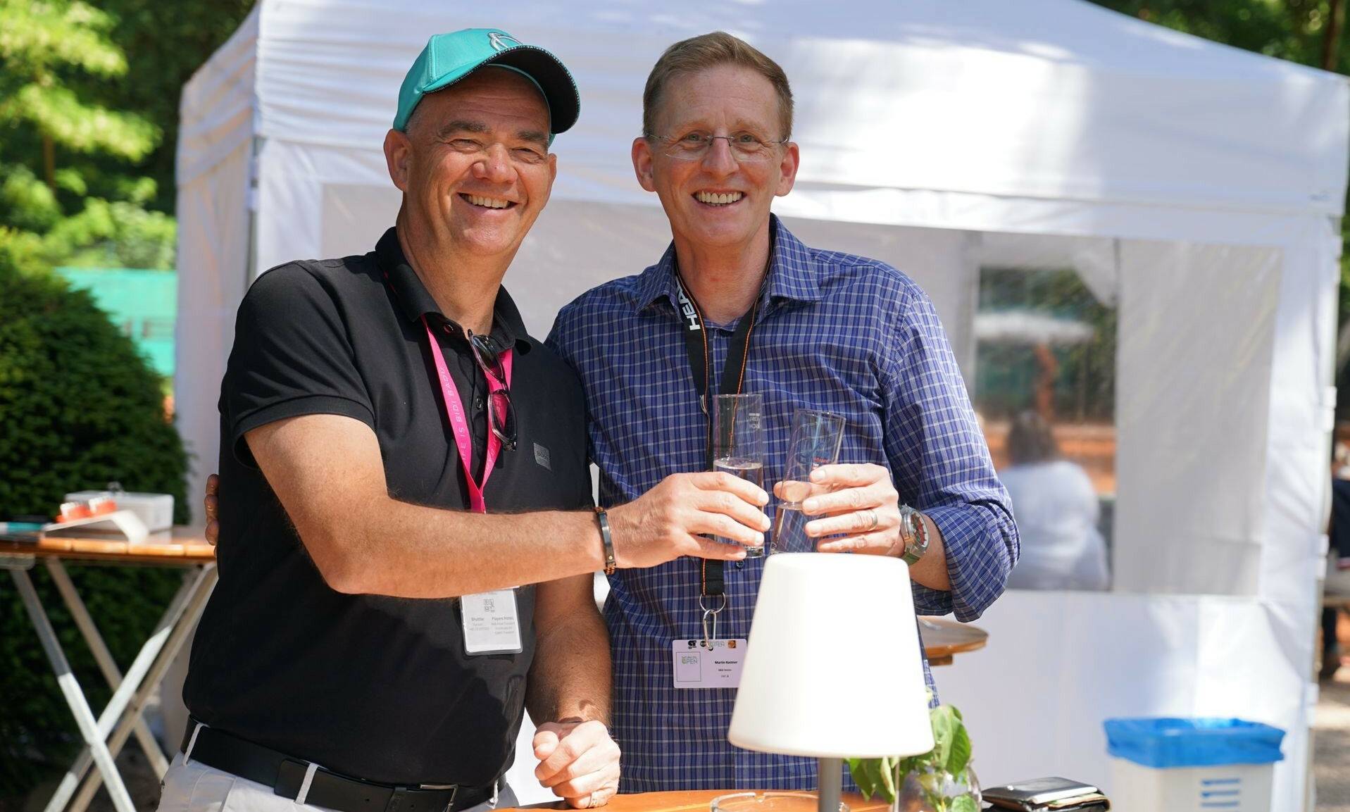  Marc Raffel (l.) und Martin Kastner stiften die B&amp;B Hotels Tennis Trophy für die Kirschbaum International. 