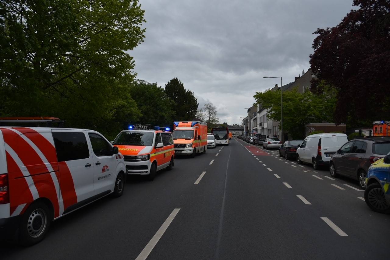 Linienbus-Unfall auf Markstraße in Krefeld