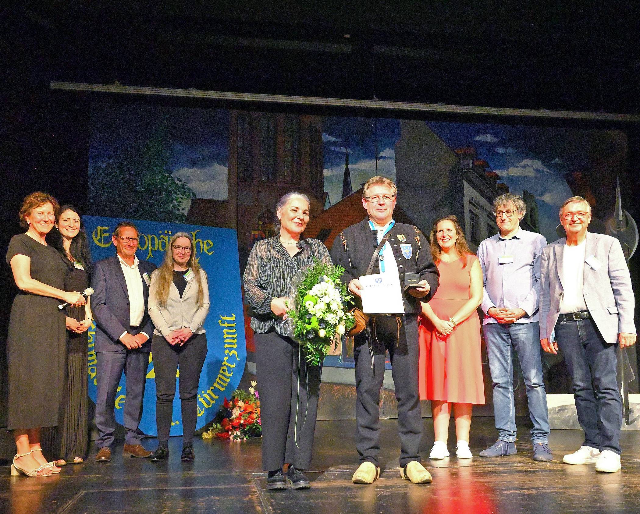  ​Bürgermeisterin Sabine Anemüller (l.), André Schmitz mit seiner Frau Claudia sowie Repräsentanten der Viersener Politik.​ 