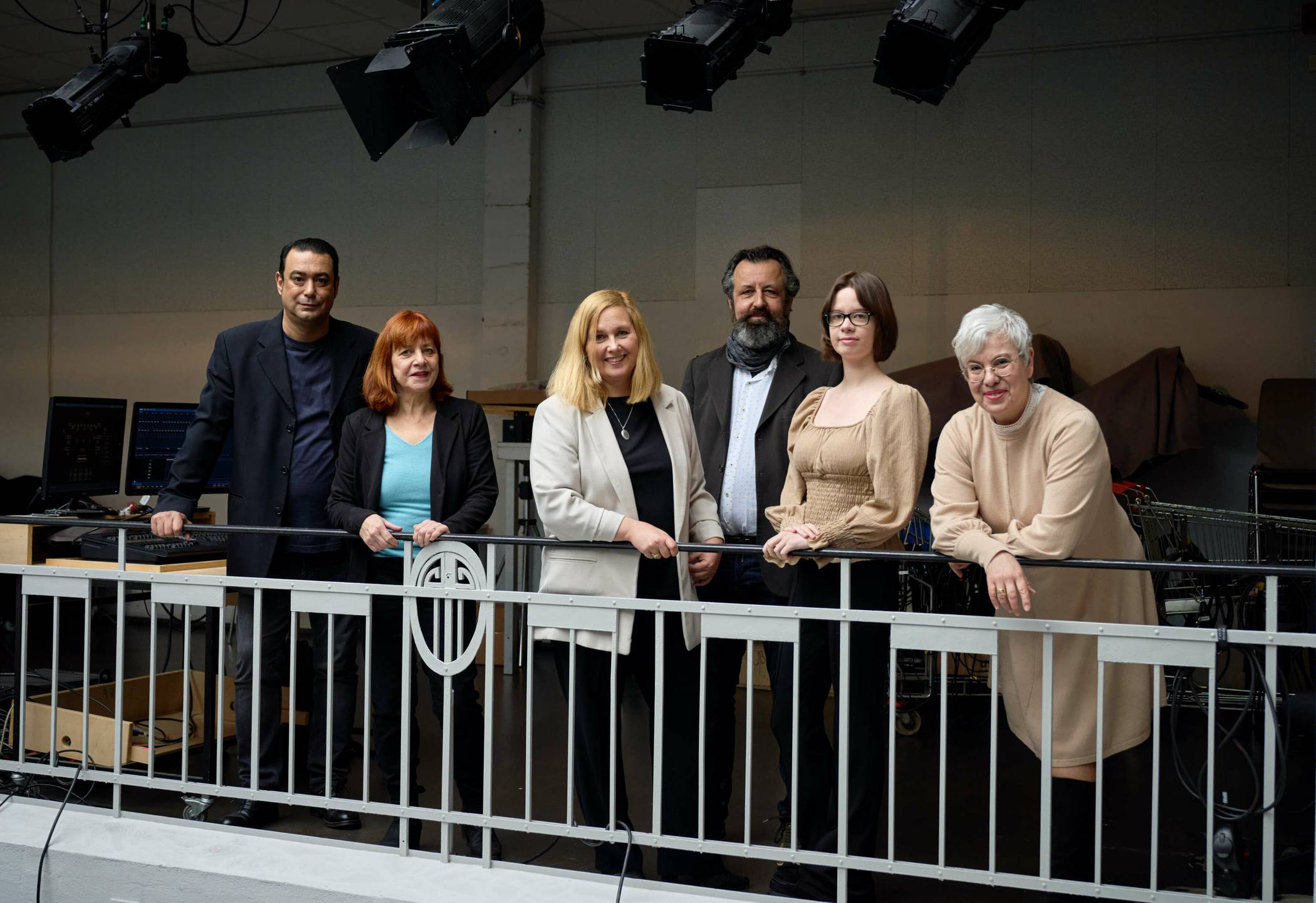 Das Kresch-Team (v.l.):  Ender Efe, Christine Lohmann, Intendantin Isolde Wabra, Franz Mestre, Carmen Querfurth und Andrea Selakovic. Foto: Stadt Krefeld, Kresch-Theater
