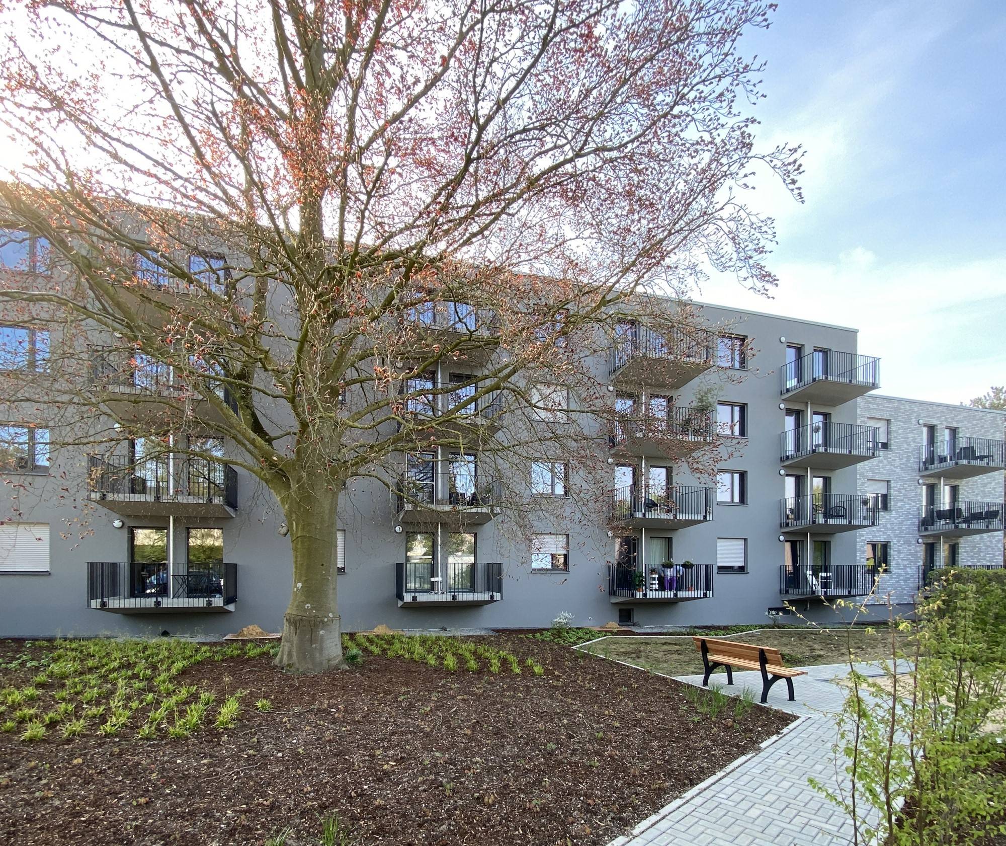  Das Mehrfamilienhaus am Metzenweg bietet dank vielfältiger Grundrisslösungen einen Wohnungsmix für Familien, Paare, Singles und Senioren. 