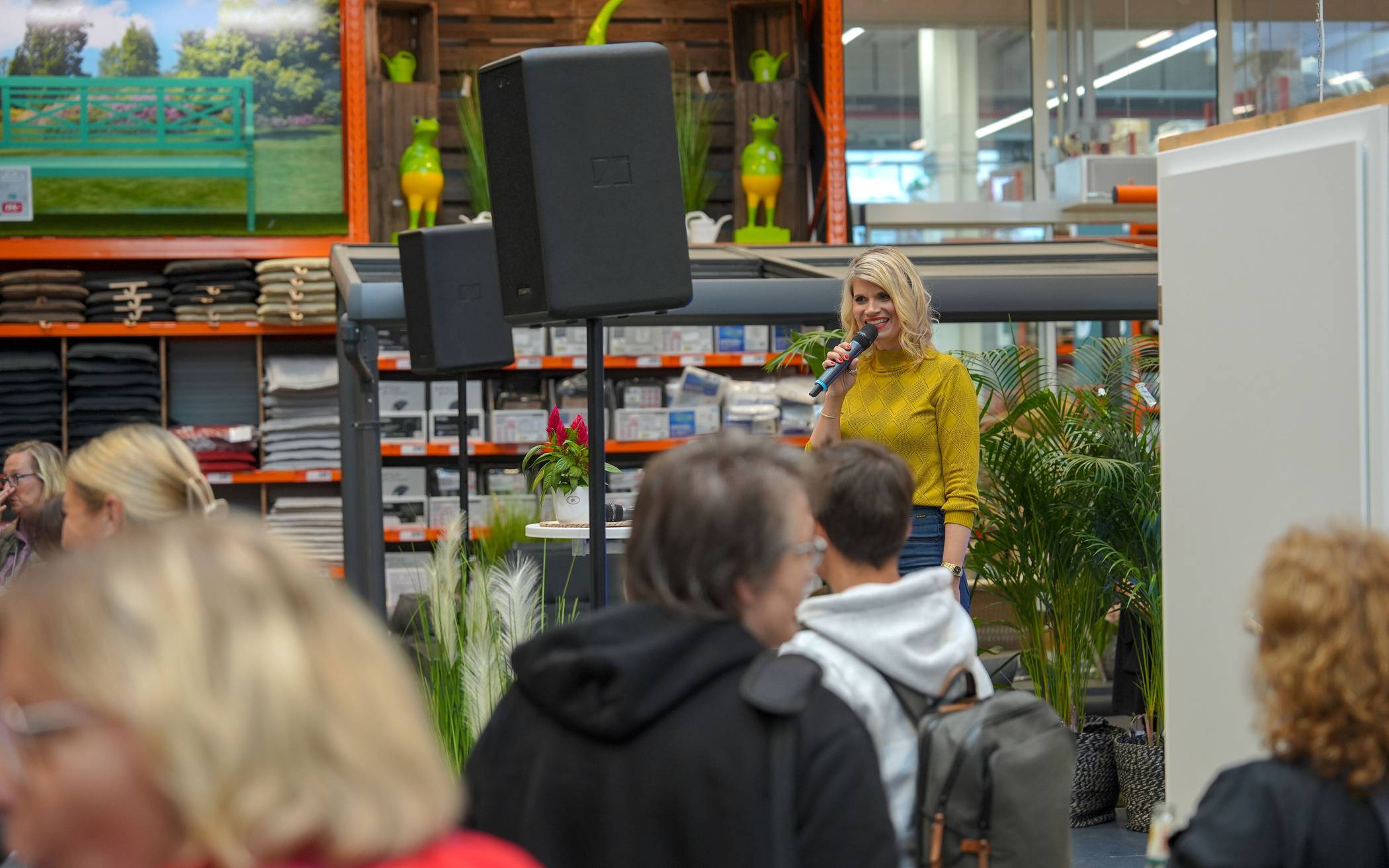Insgesamt zwölf Workshops zu verschiedenen Themen waren geplant - vom Fliesen verlegen...