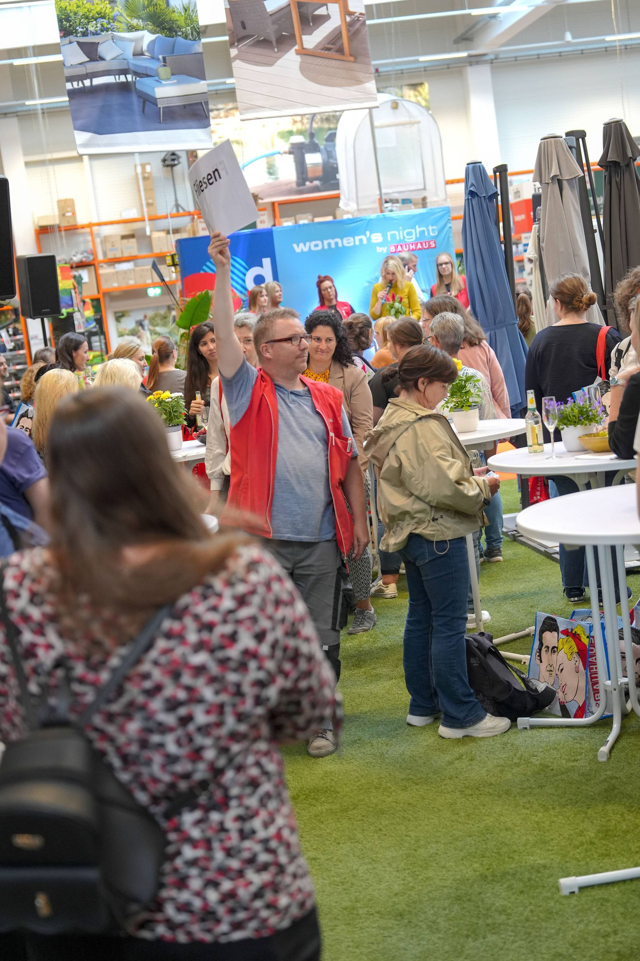 Geschulte Fachtrainer und -trainerinnen von BAUHAUS vermitteln Wissen, Tipps und Tricks...