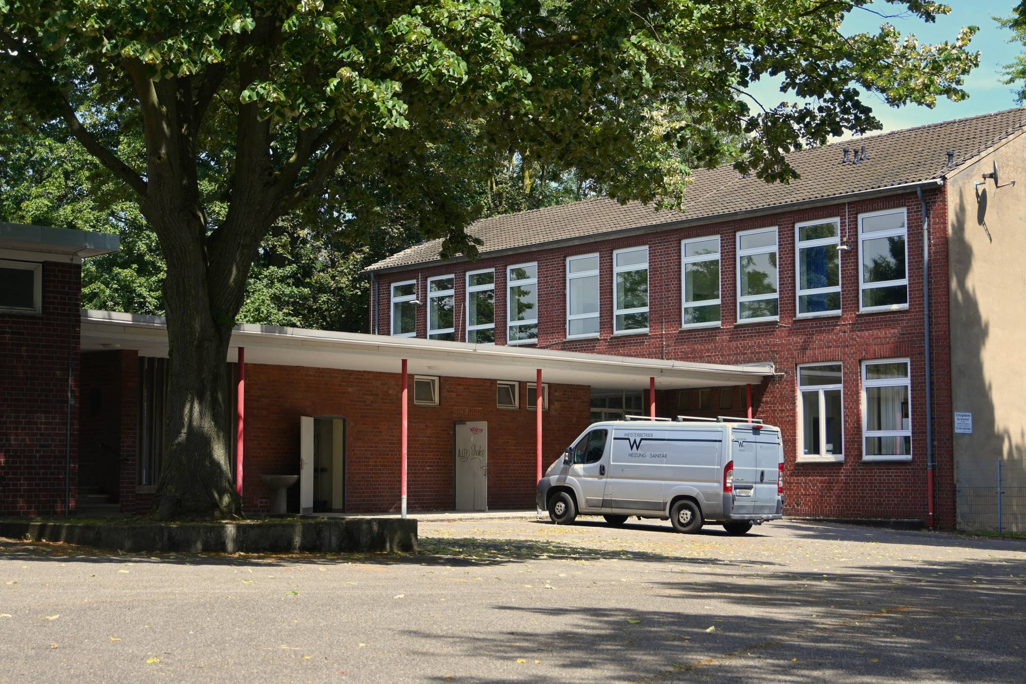  Am Karl-Barthold-Weg laufen die baulichen Vorbereitungen für den Einzug der Anton-Heinen-Grundschule.   