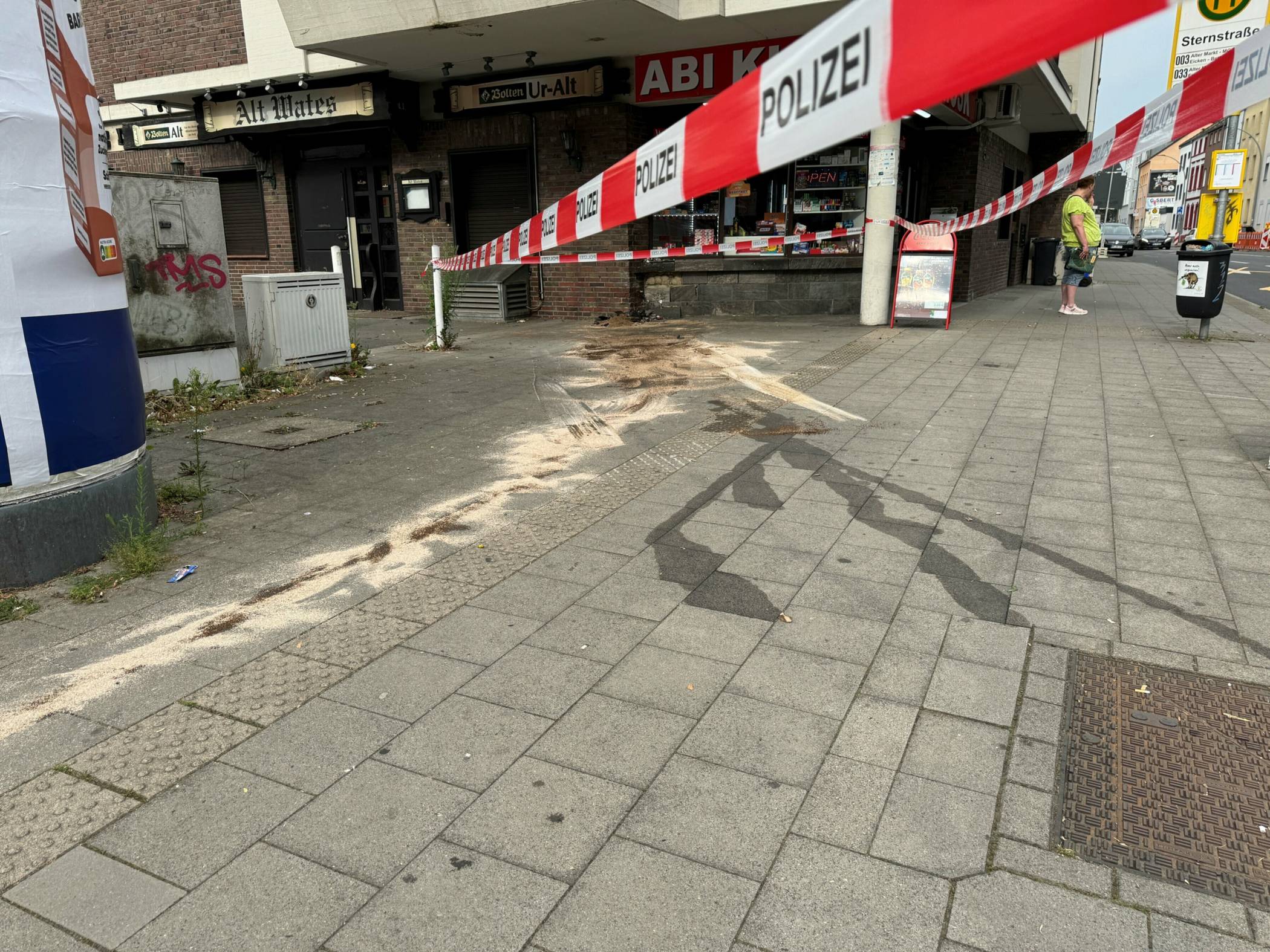  Am frühen Mittwochmorgen fuhr ein Pkw in die Hauswand eines Kiosk an der Ecke Sternstraße/Waldhausener Straße. 